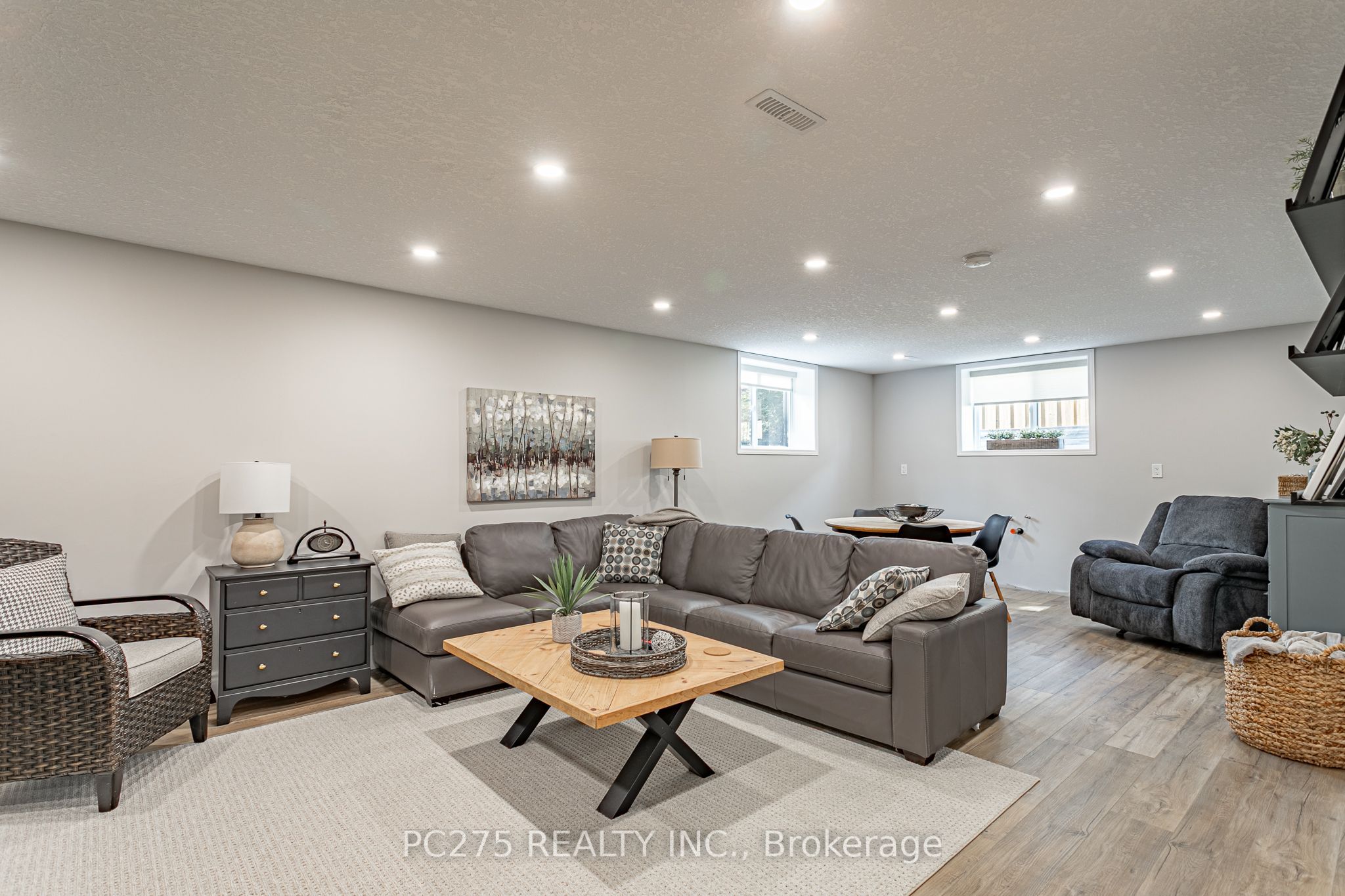 9 Foxborough Place Property Photo 29