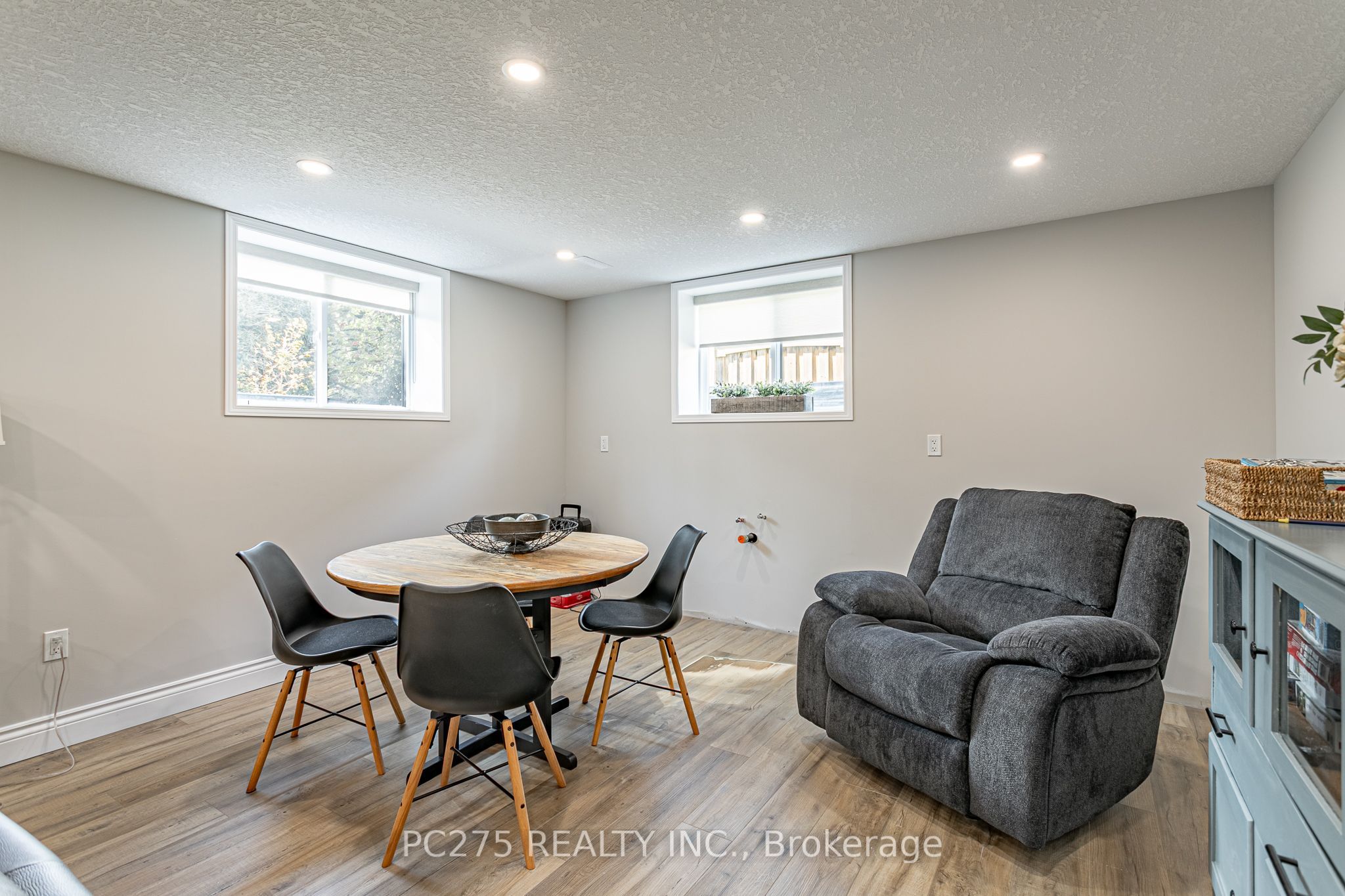 9 Foxborough Place Property Photo 30