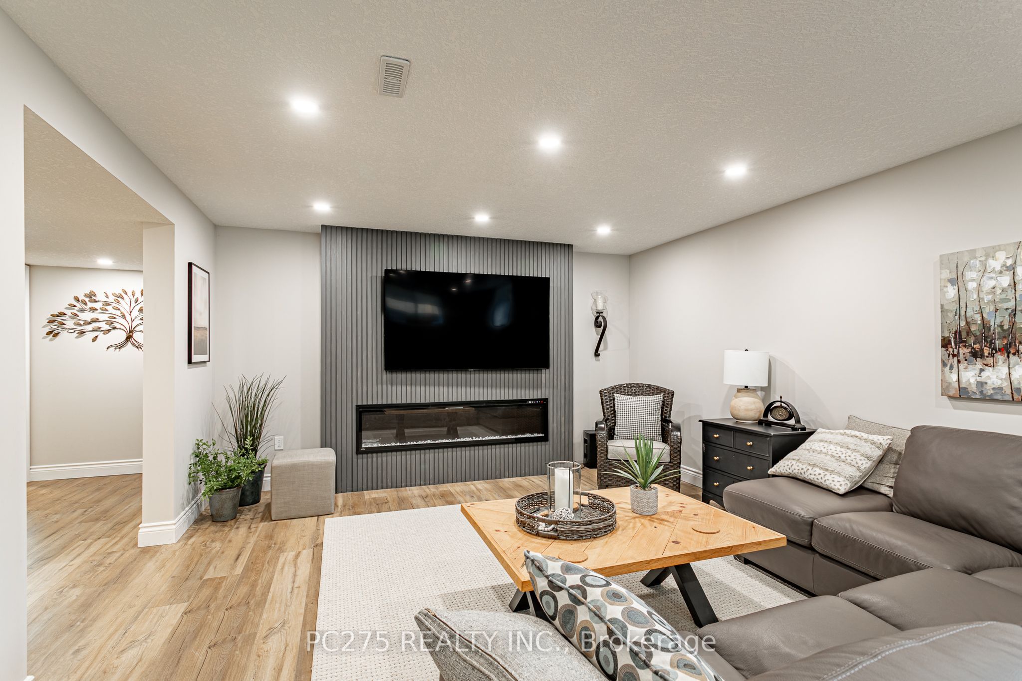 9 Foxborough Place Property Photo 31