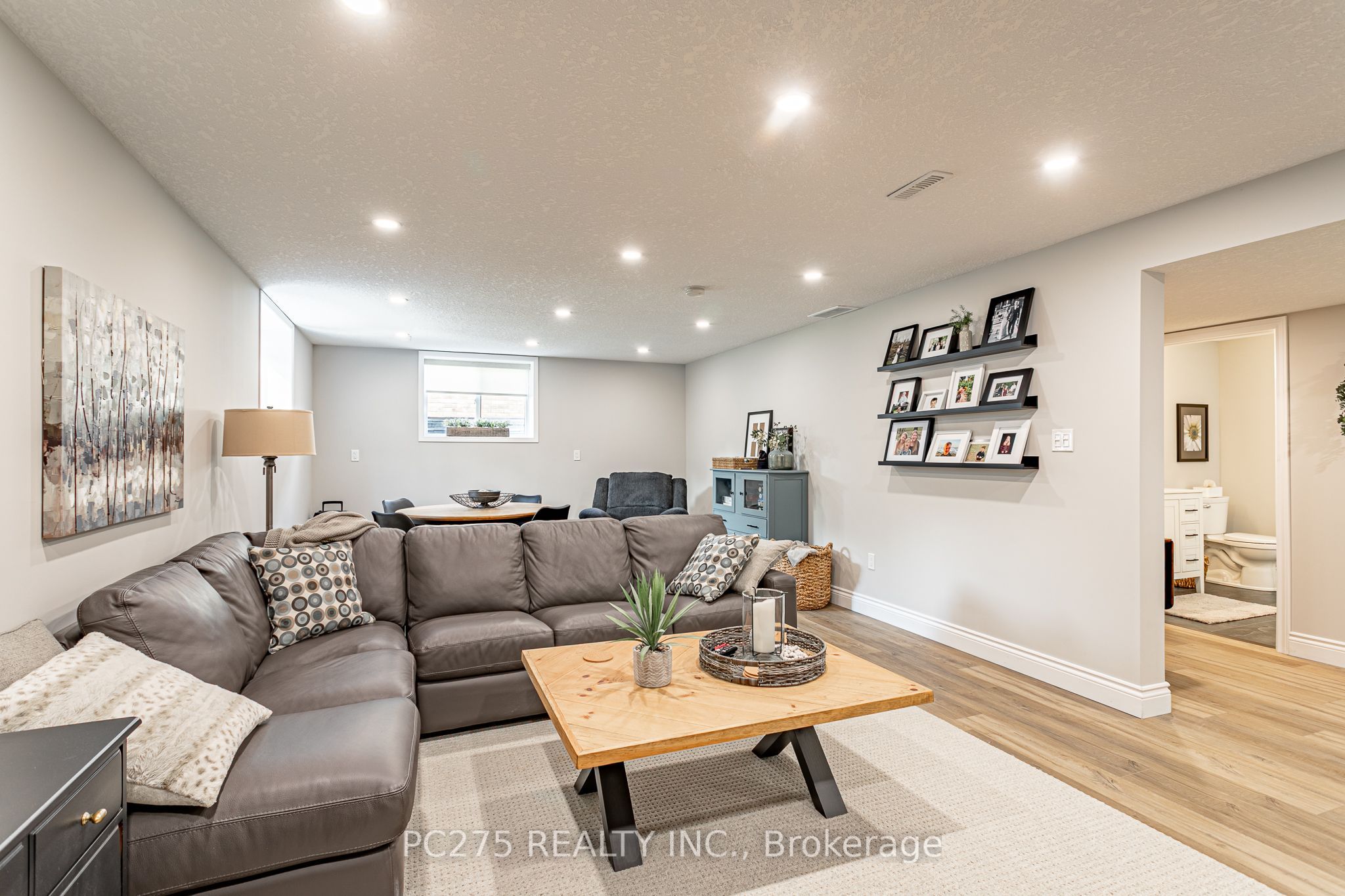 9 Foxborough Place Property Photo 32
