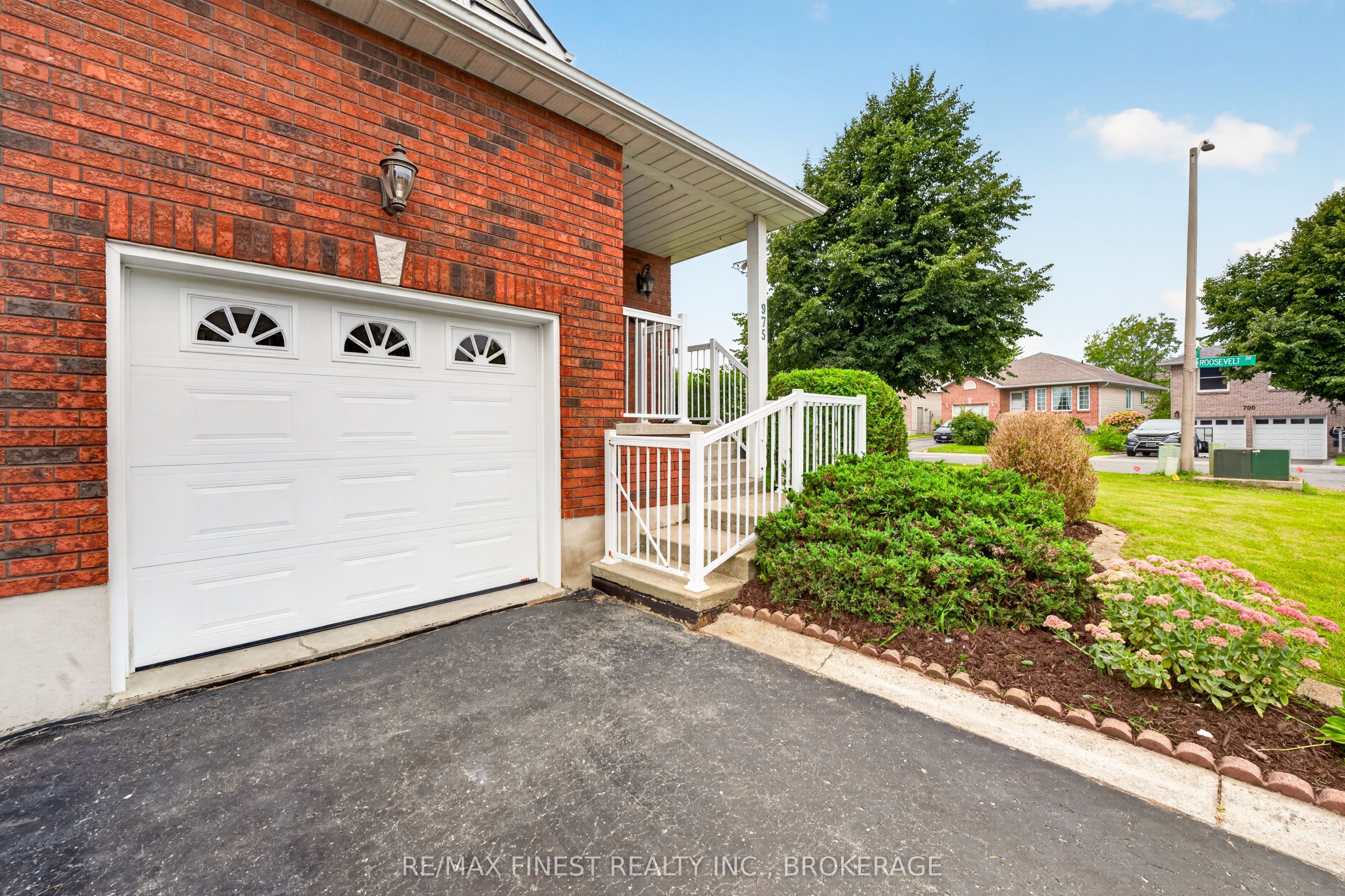 975 Ringstead Street Property Photo 2