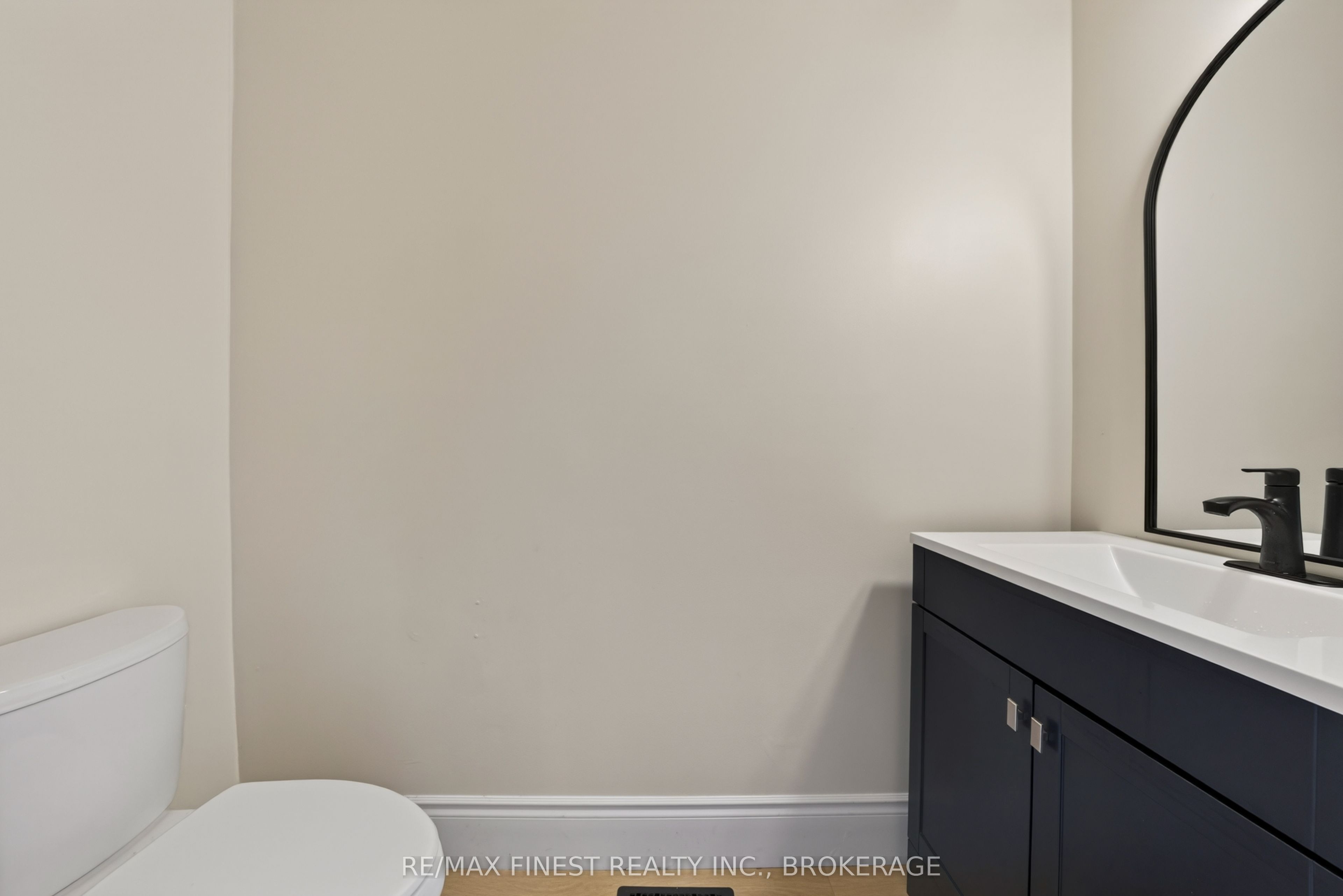 975 Ringstead Street Property Photo 6