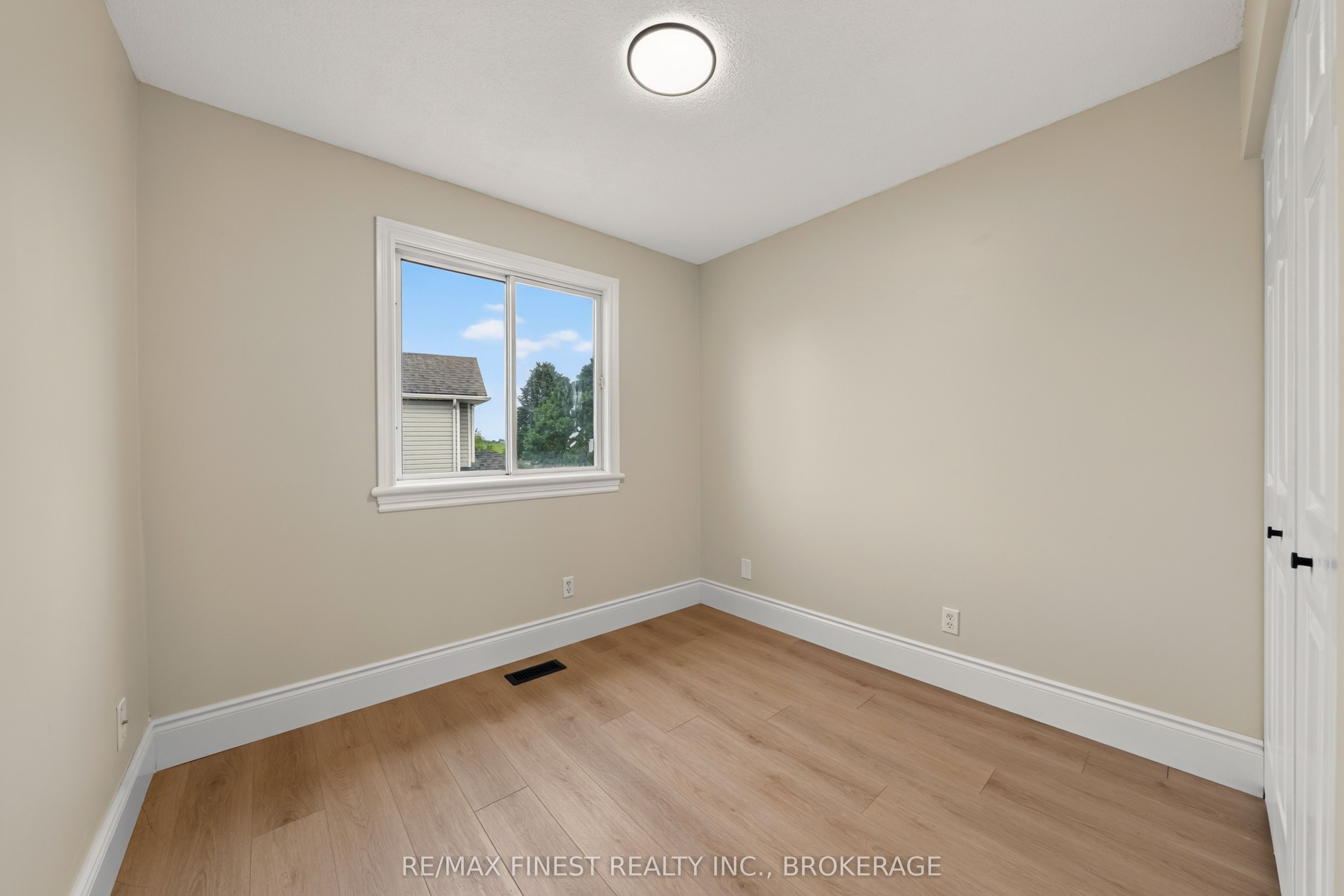 975 Ringstead Street Property Photo 16