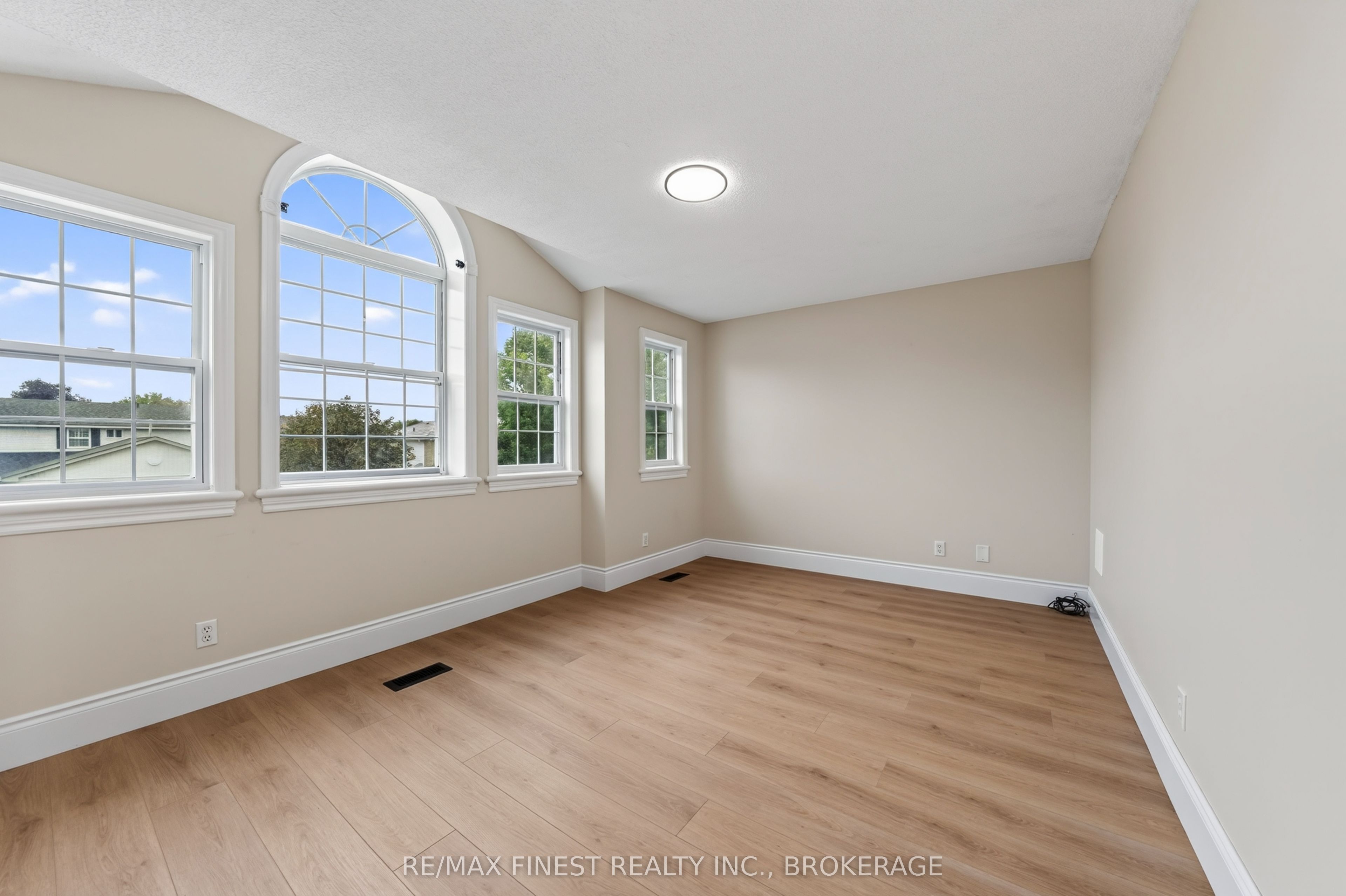 975 Ringstead Street Property Photo 21