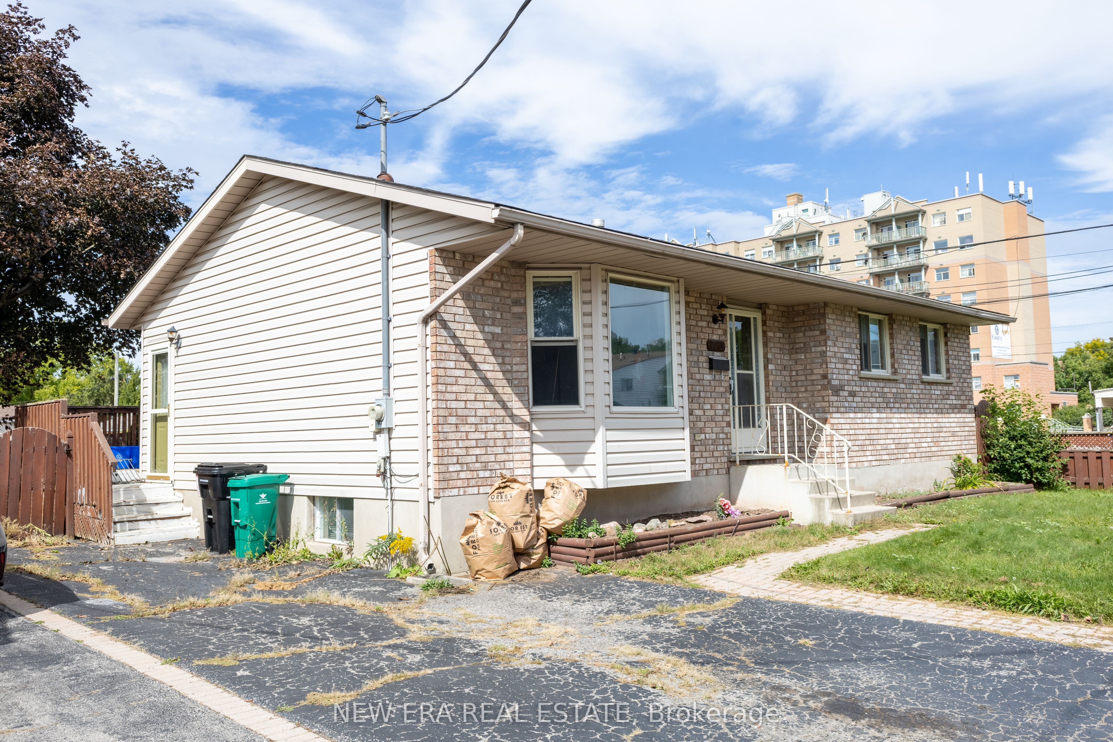 120 Union Street S