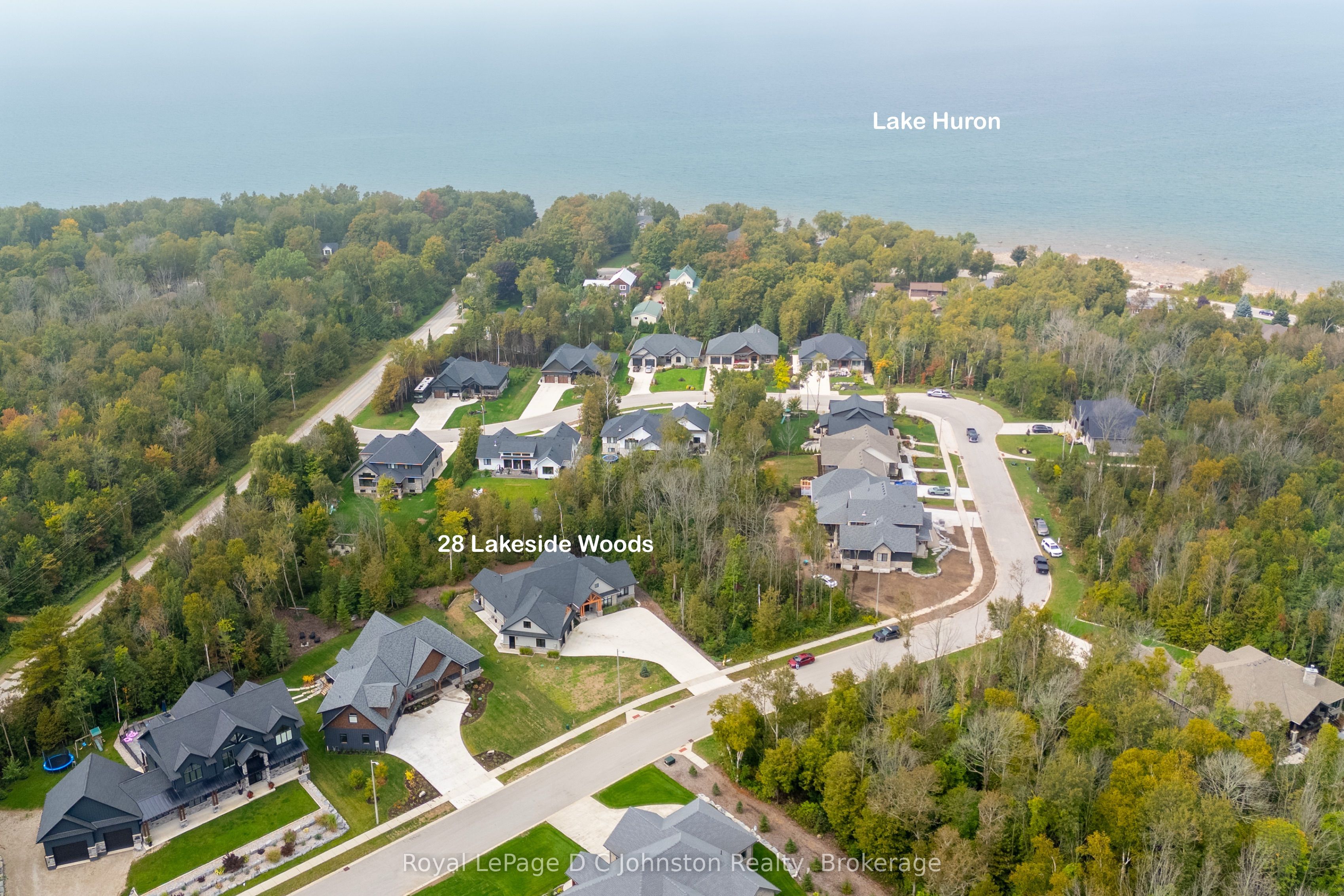 28 Lakeside Woods Crescent Property Photo 2