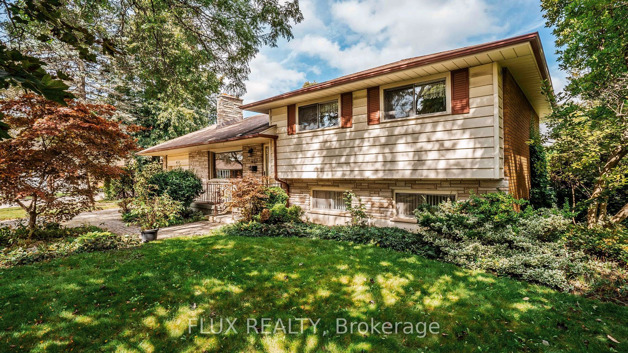 457 Three Valleys Crescent Property Photo 1