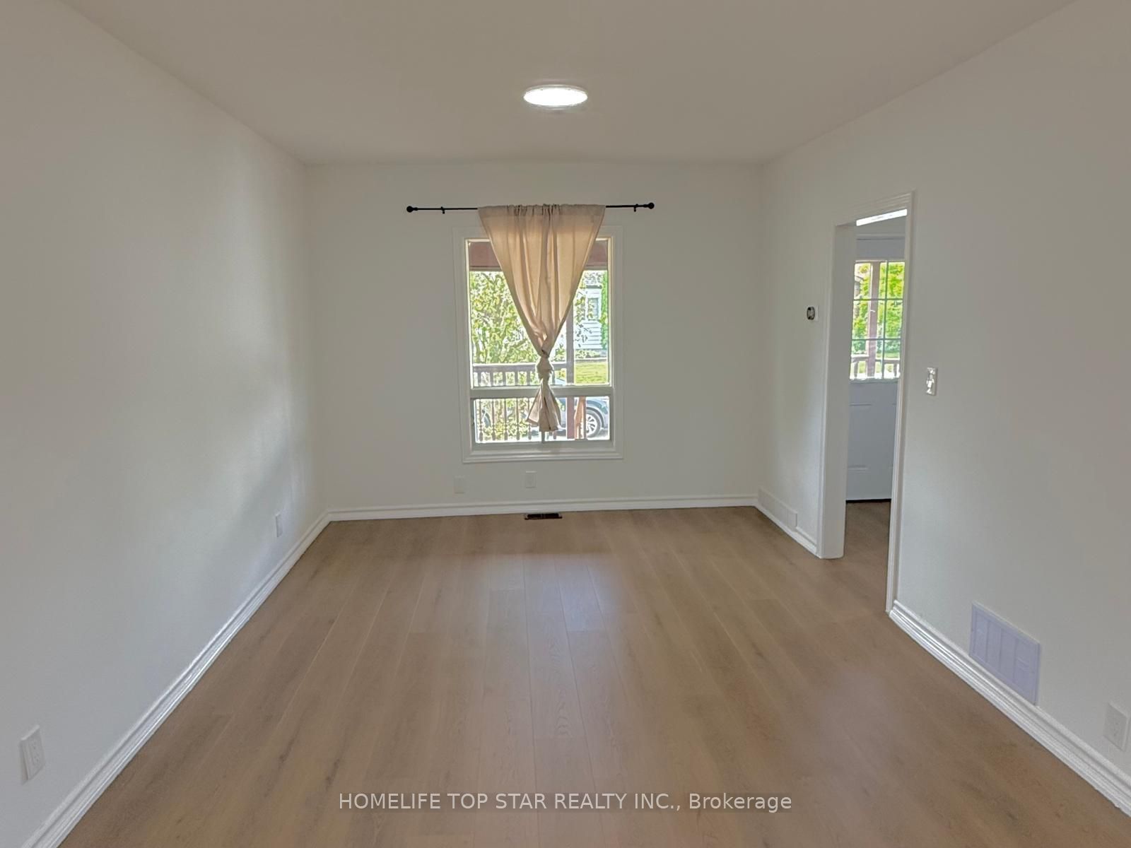 5341 Mcrae Street N Property Photo 4