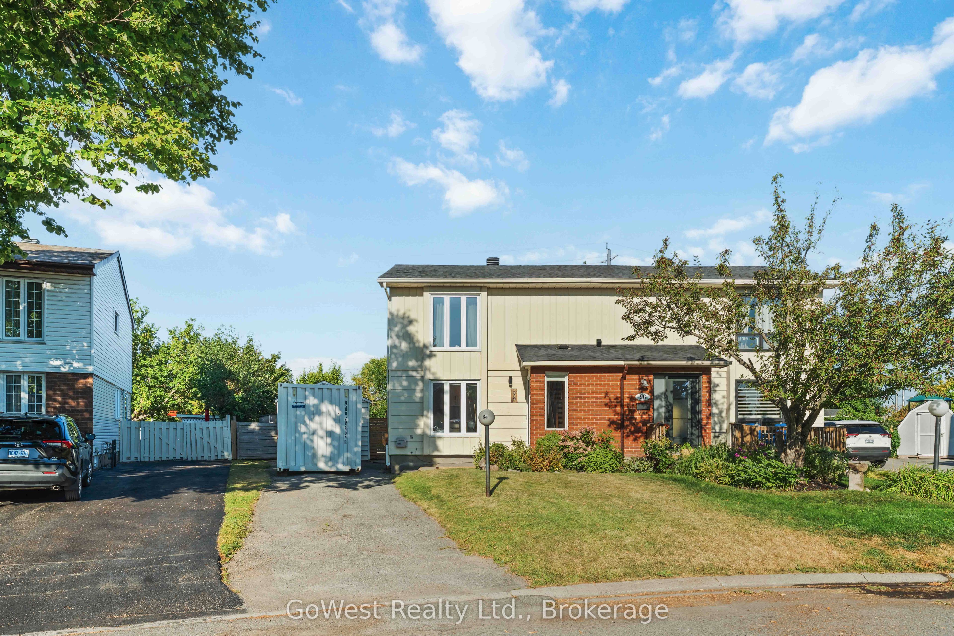 94 Fieldgate Drive Property Photo 1