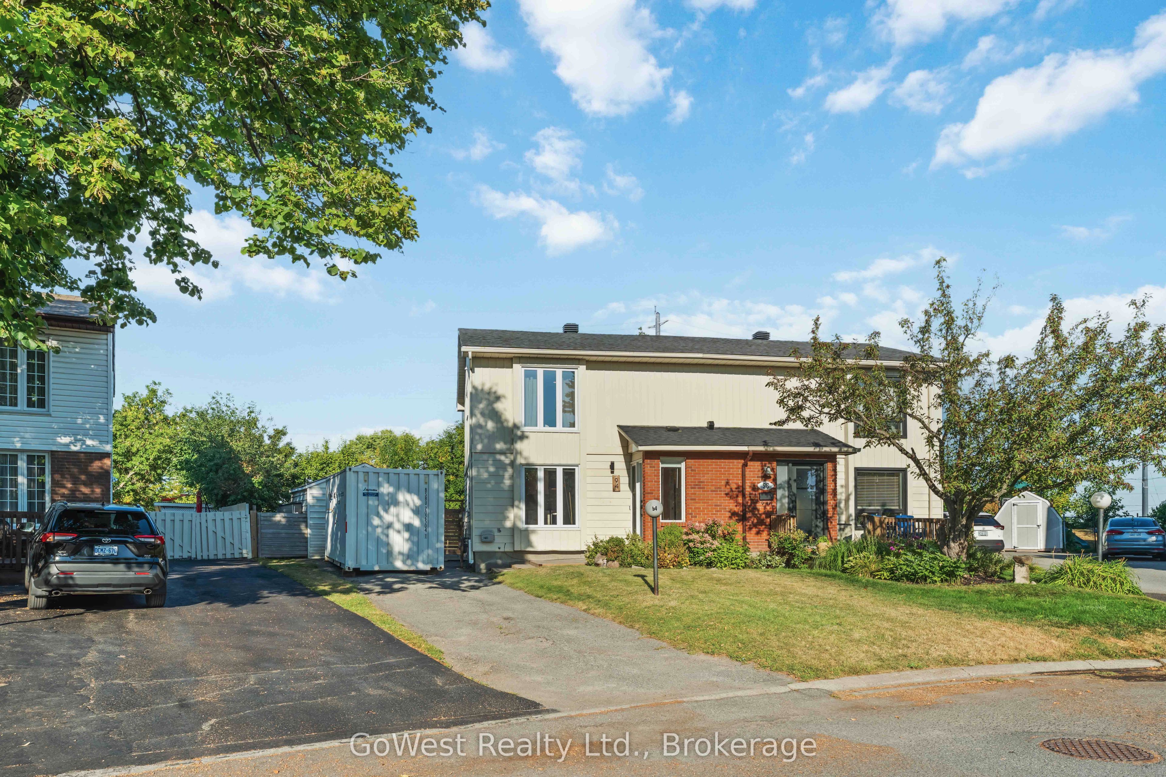 94 Fieldgate Drive Property Photo 2