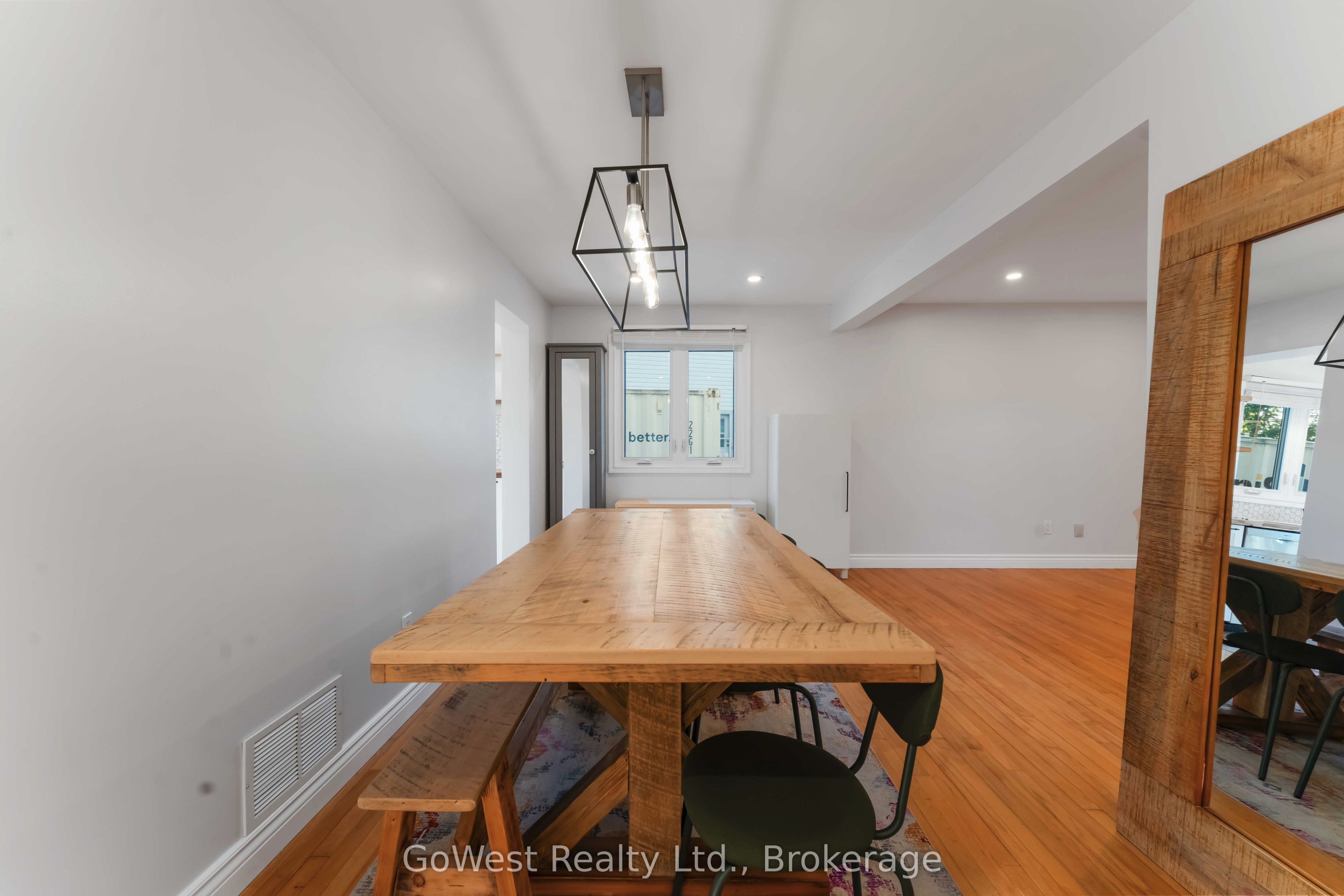 94 Fieldgate Drive Property Photo 4