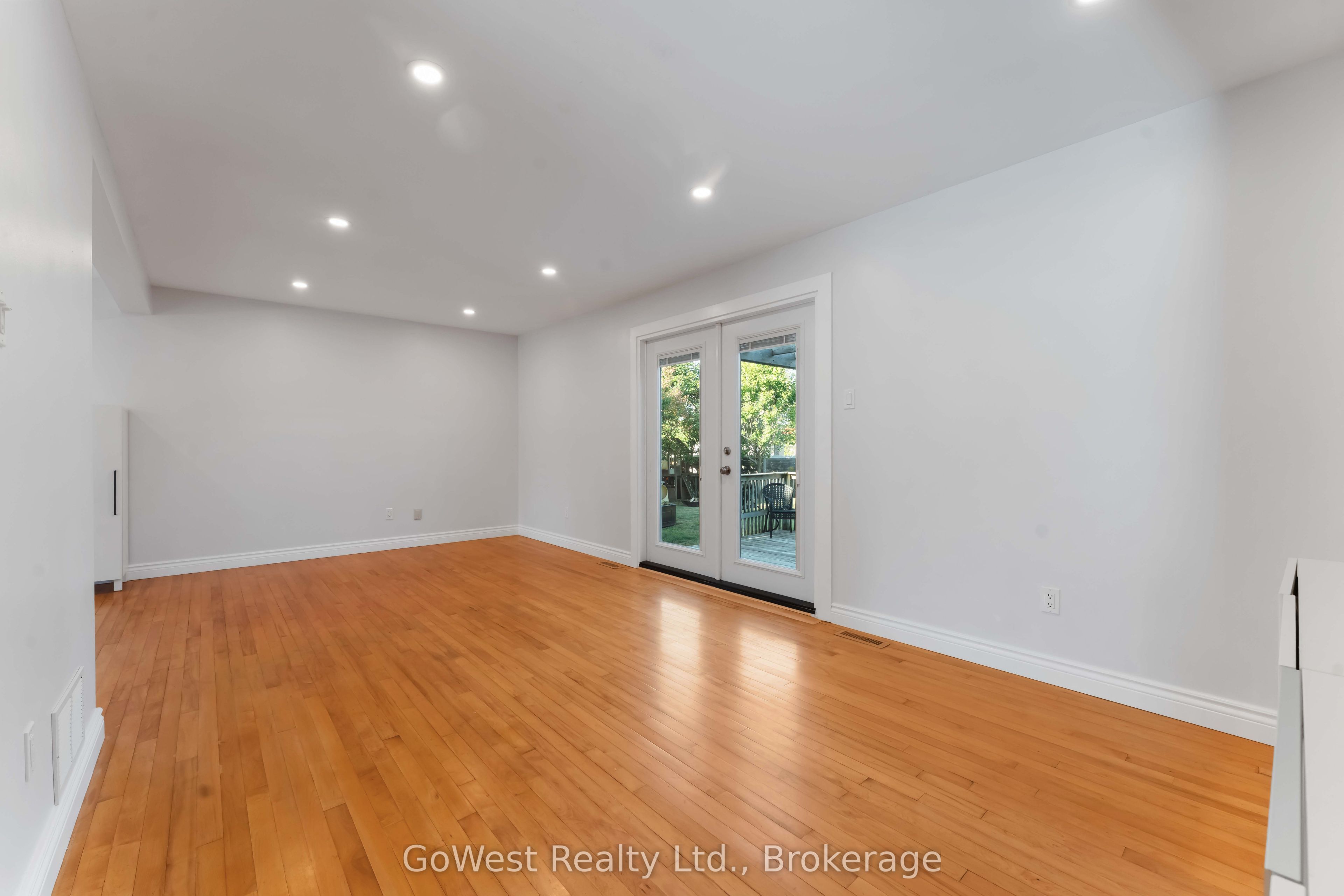 94 Fieldgate Drive Property Photo 5