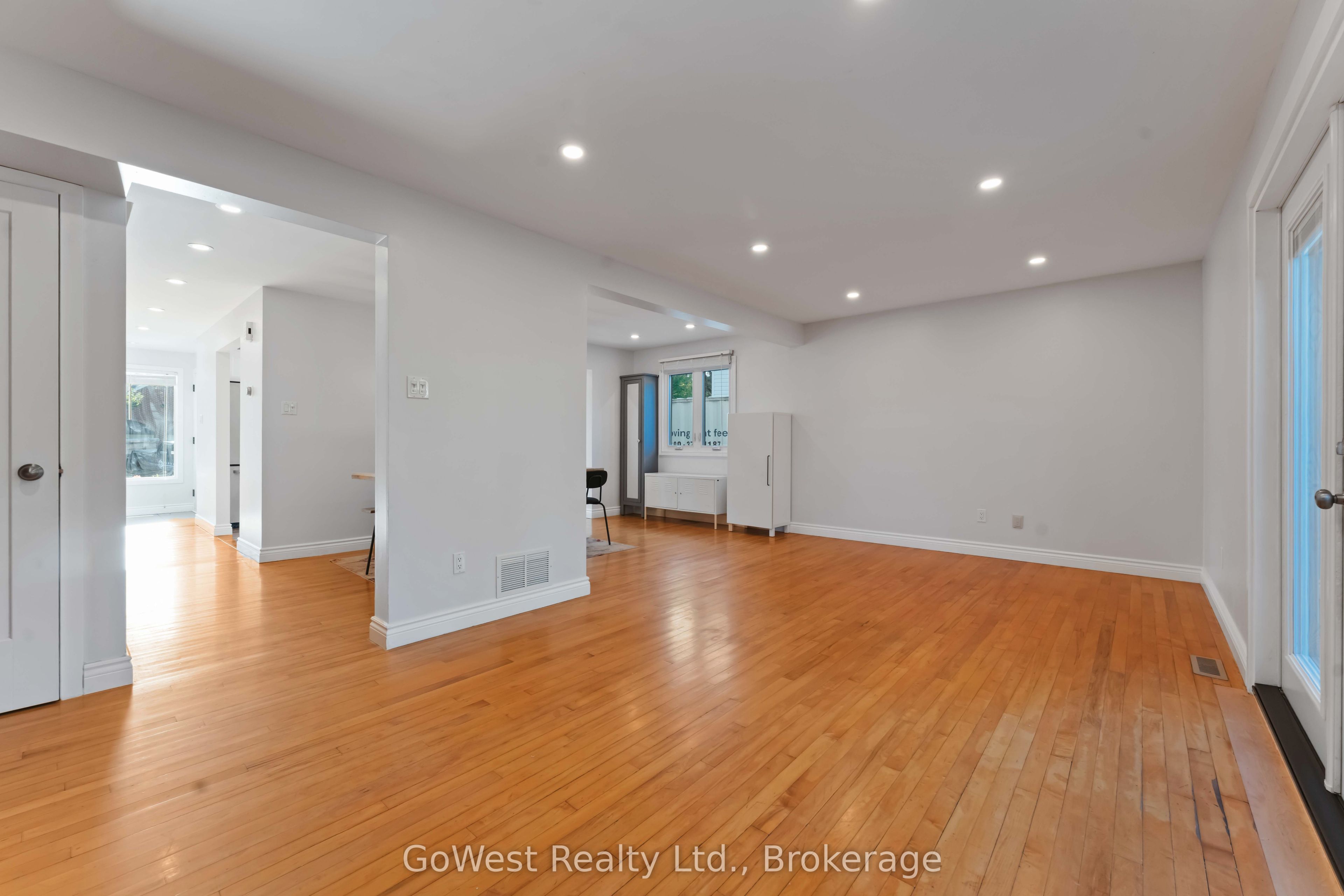 94 Fieldgate Drive Property Photo 6