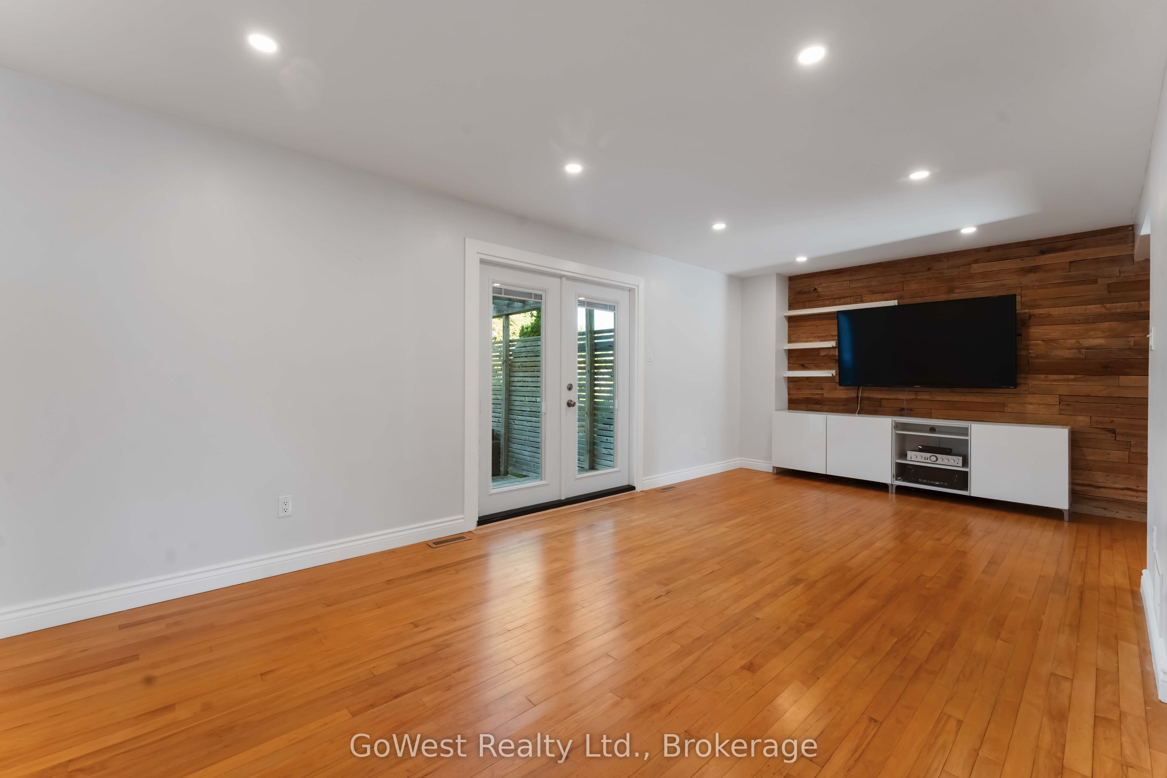 94 Fieldgate Drive Property Photo 7