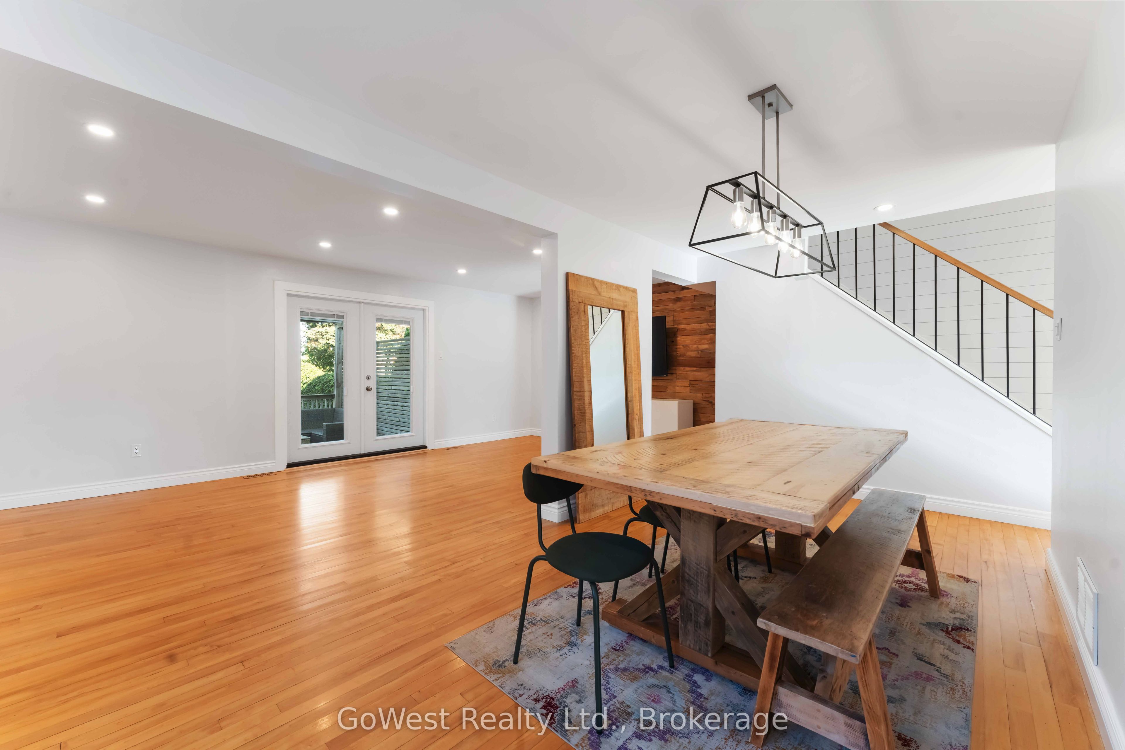 94 Fieldgate Drive Property Photo 8