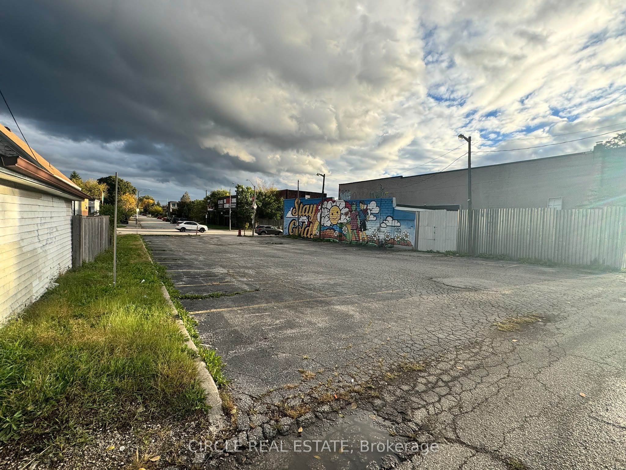 1092 Wyandotte Street E Property Photo 1