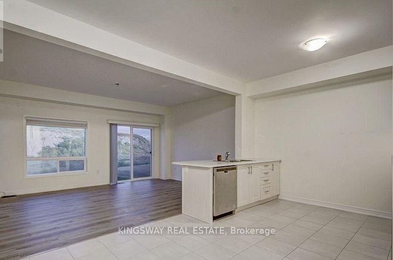 16 Bradbury Road W Property Photo 2