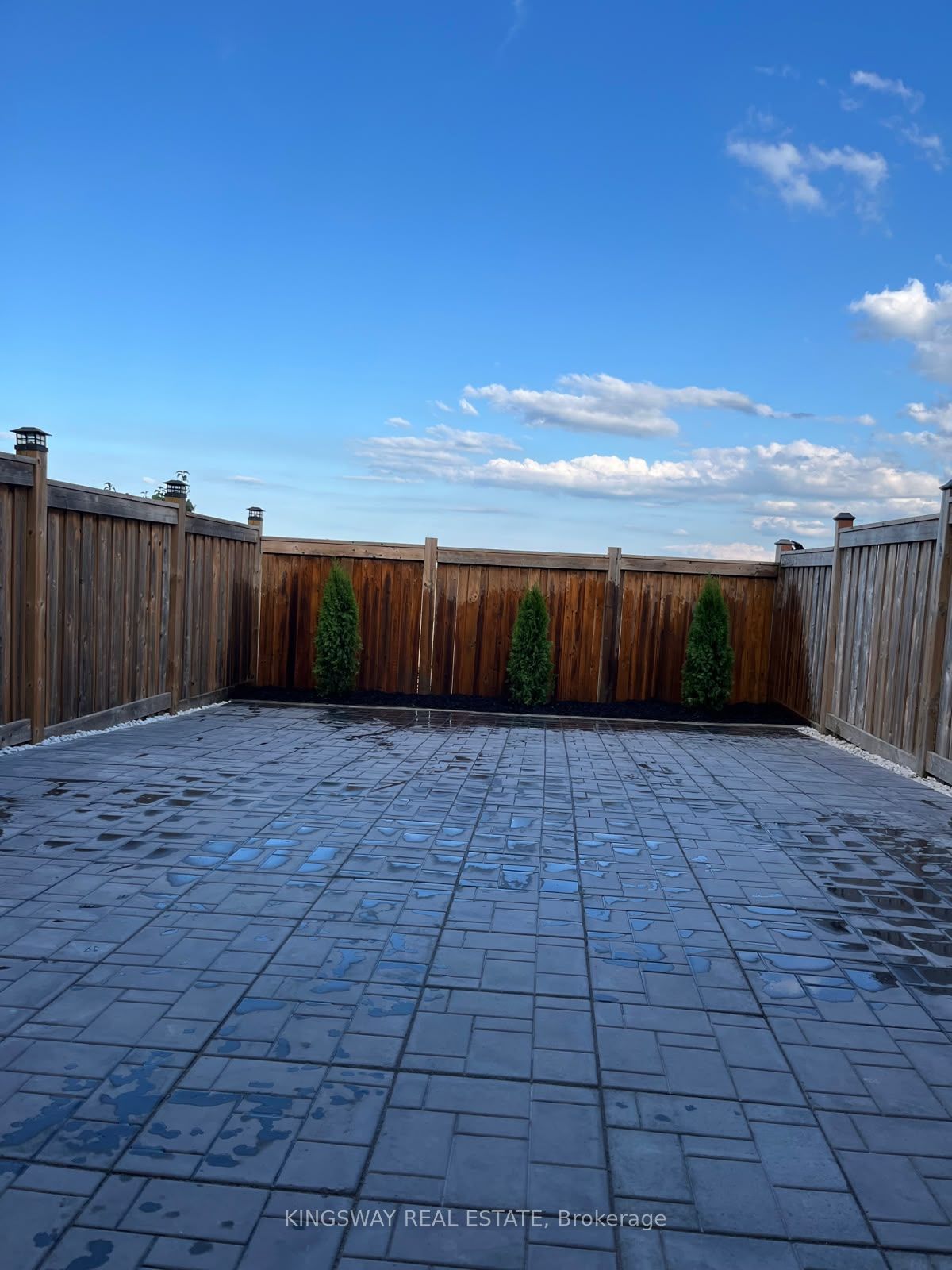 16 Bradbury Road W Property Photo 10