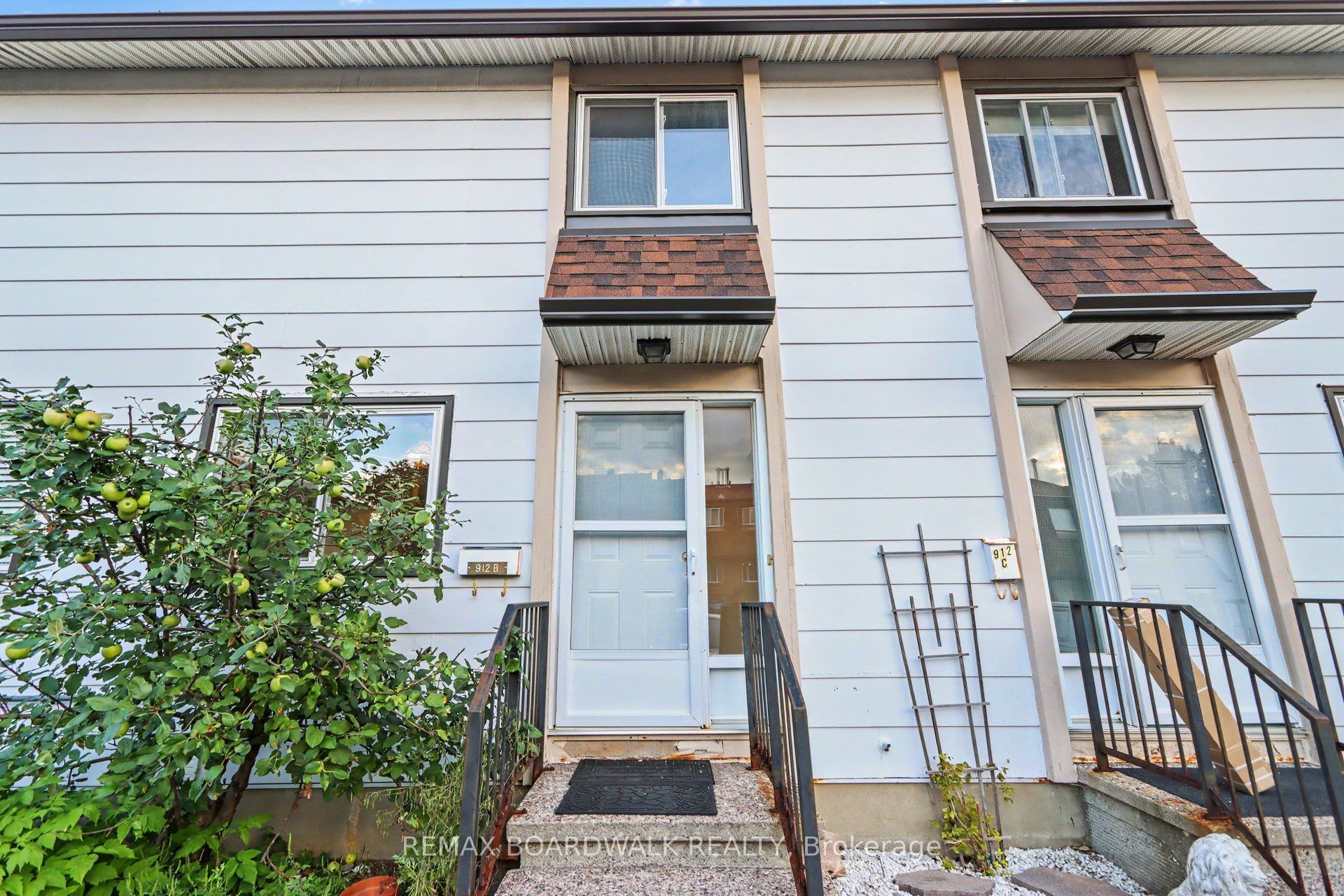 912 B Elmsmere Road Property Photo 1