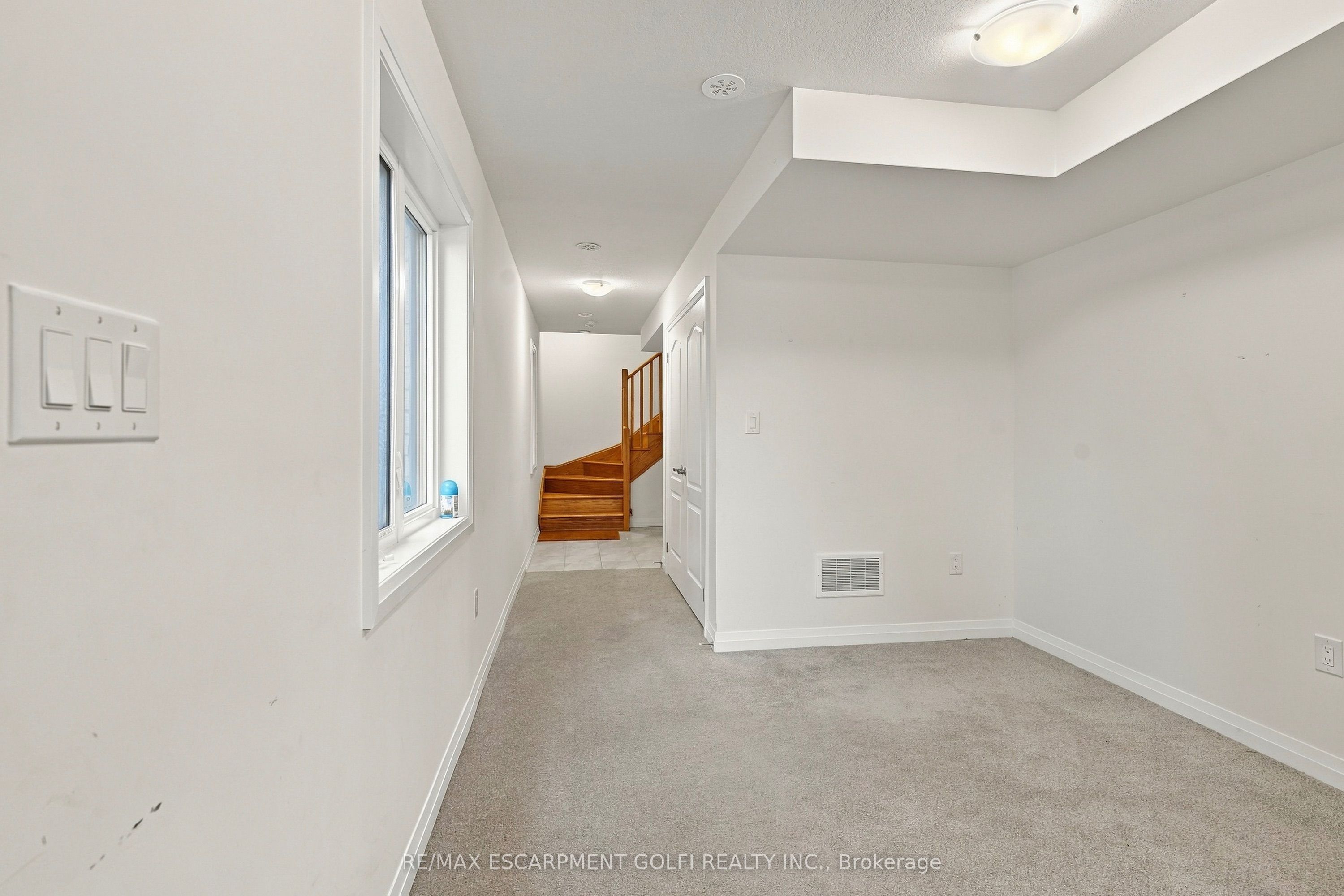 57 Norwich Crescent Property Photo 2