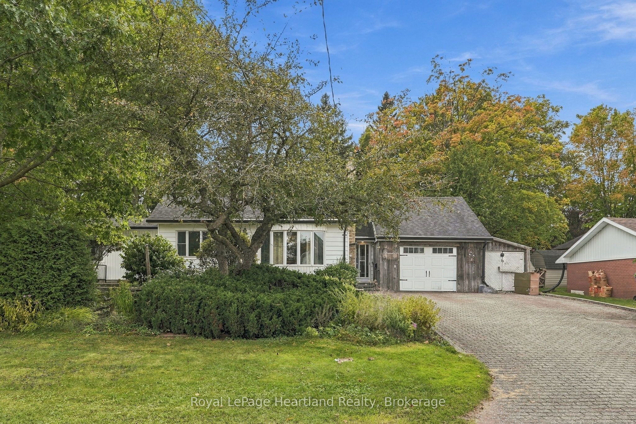 156 Queen Street S Property Photo 1