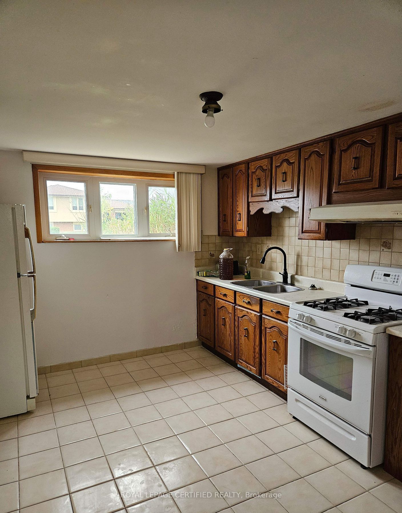 115 Deerhurst Road Bsmt Property Photo 2