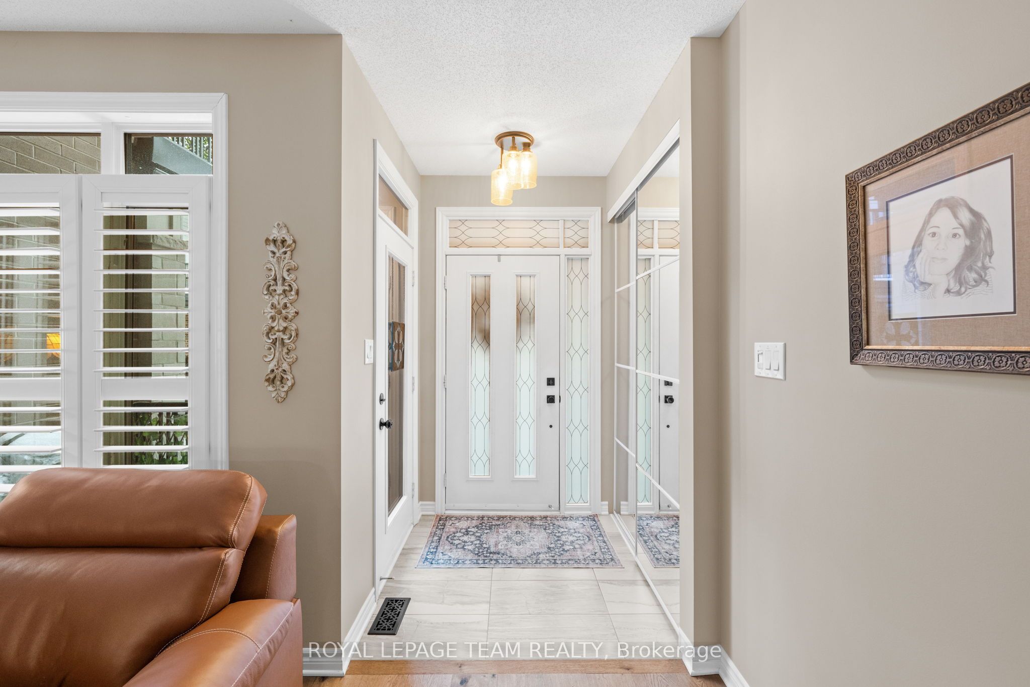 298 Pembina Private Property Photo 7