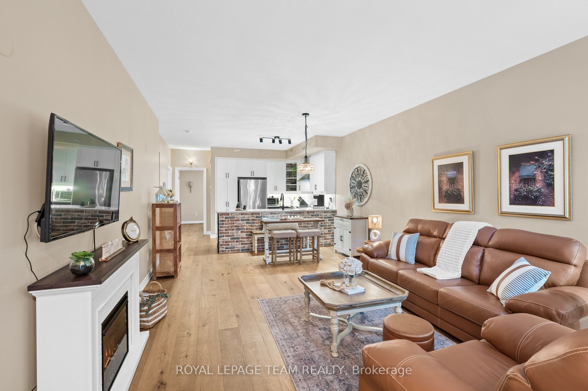 298 Pembina Private Property Photo 8