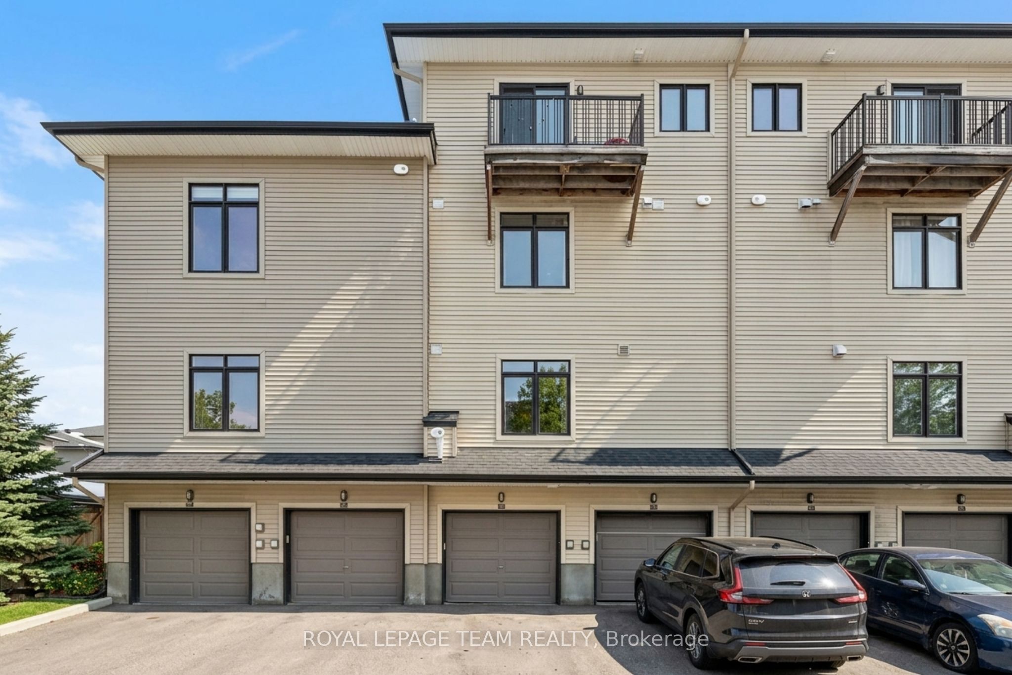 298 Pembina Private Property Photo 40