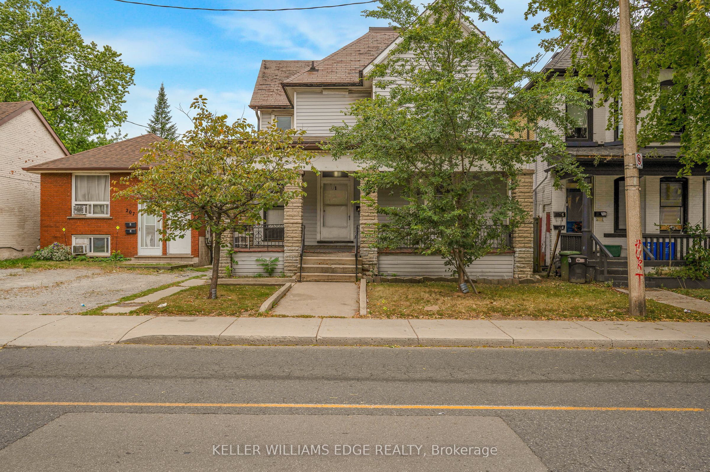 211 Wentworth Street N Property Photo 1