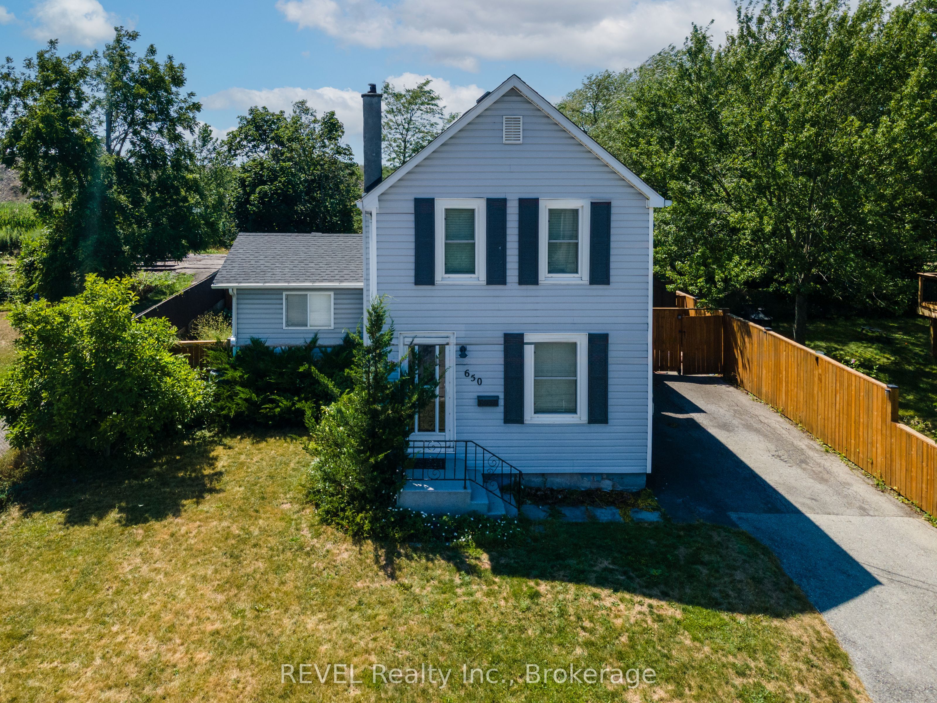 650 Deere Street Property Photo 1