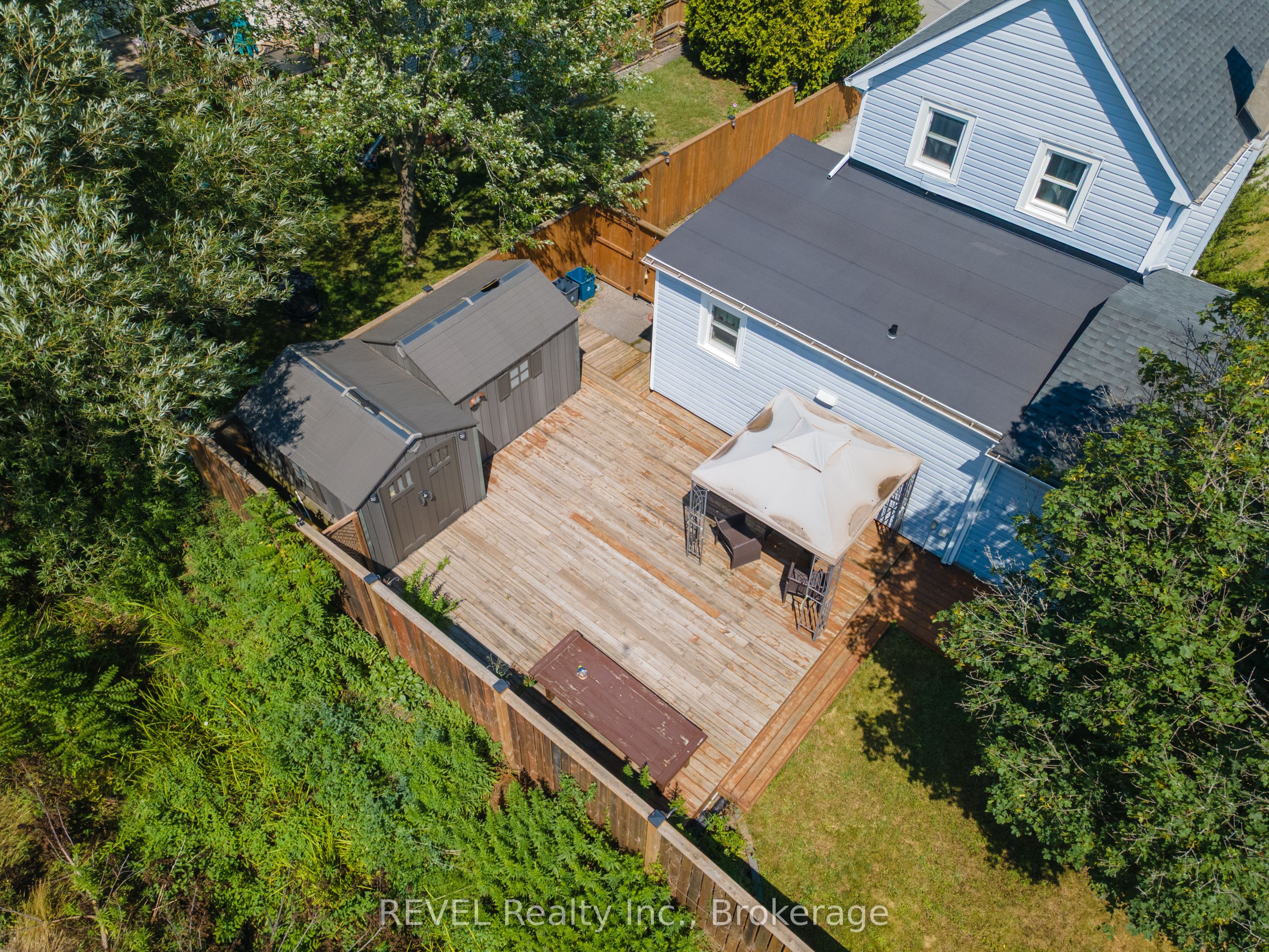 650 Deere Street Property Photo 8