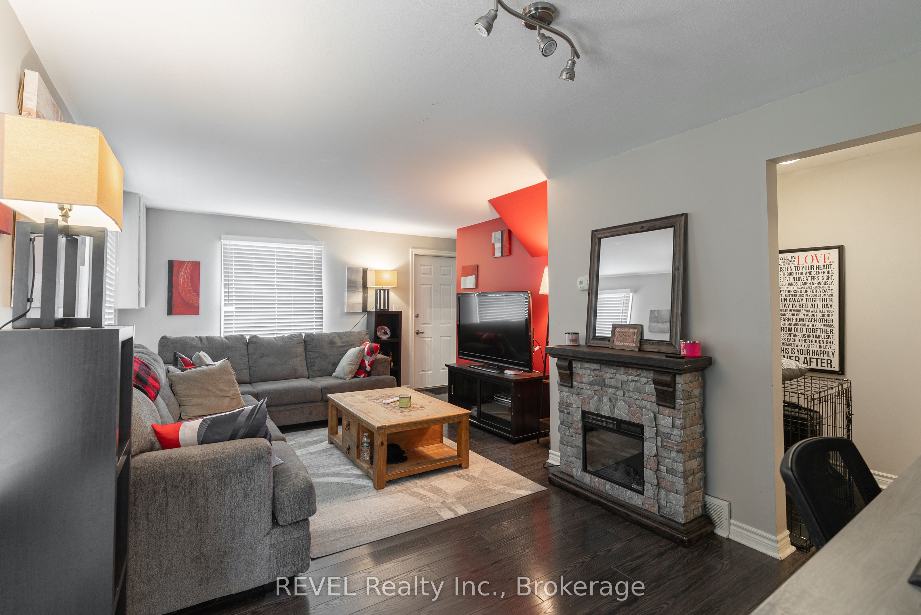 650 Deere Street Property Photo 12