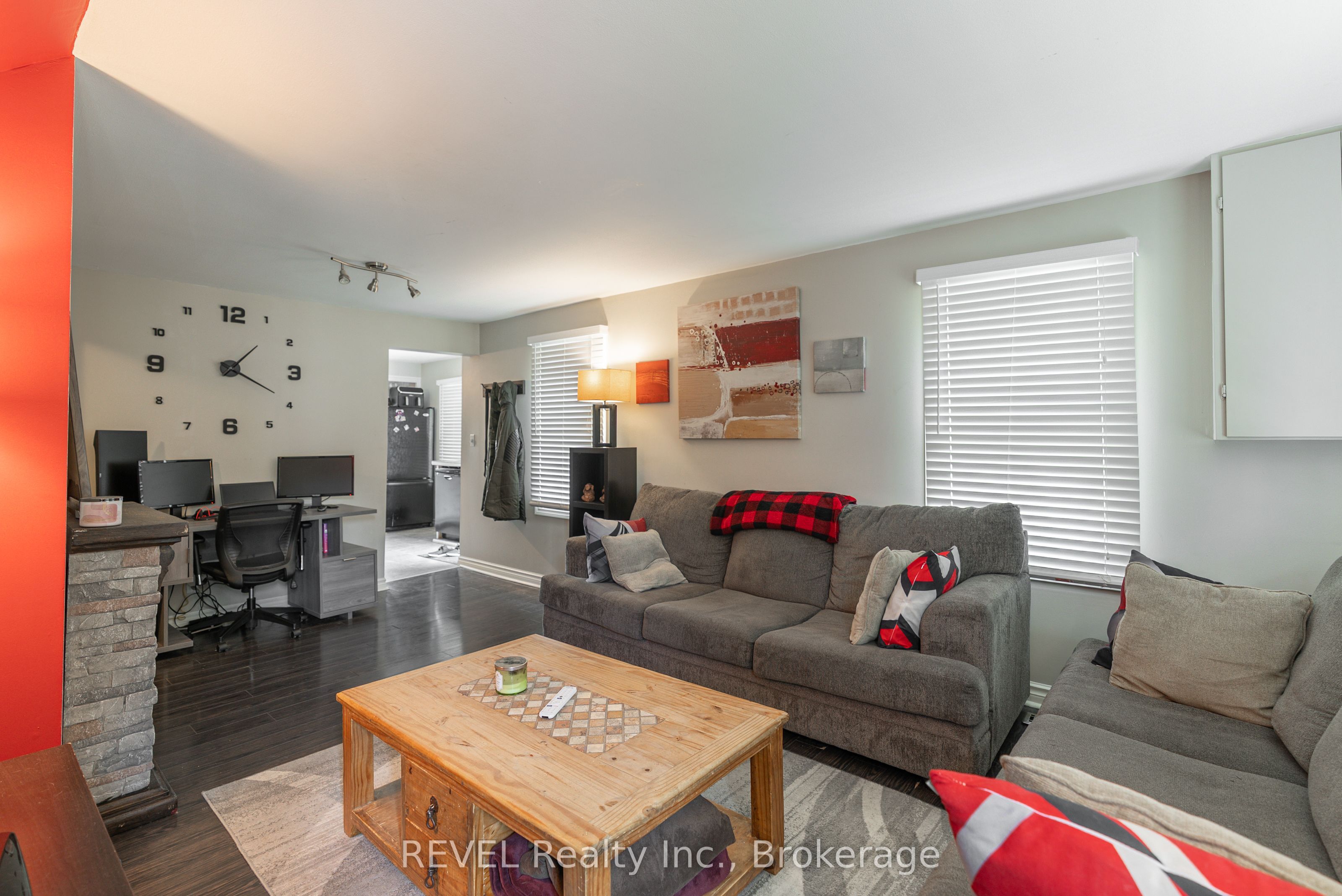 650 Deere Street Property Photo 14