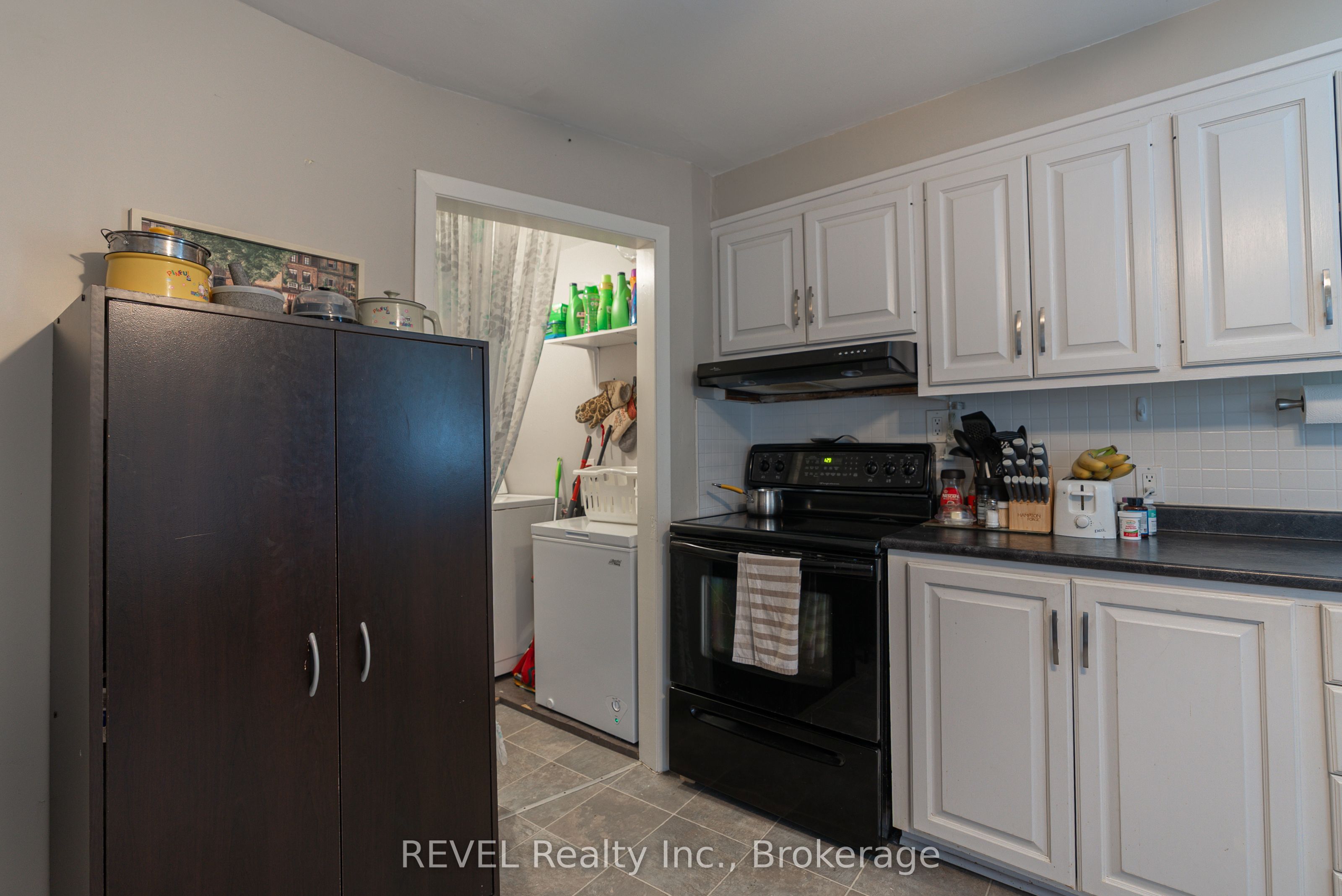 650 Deere Street Property Photo 16