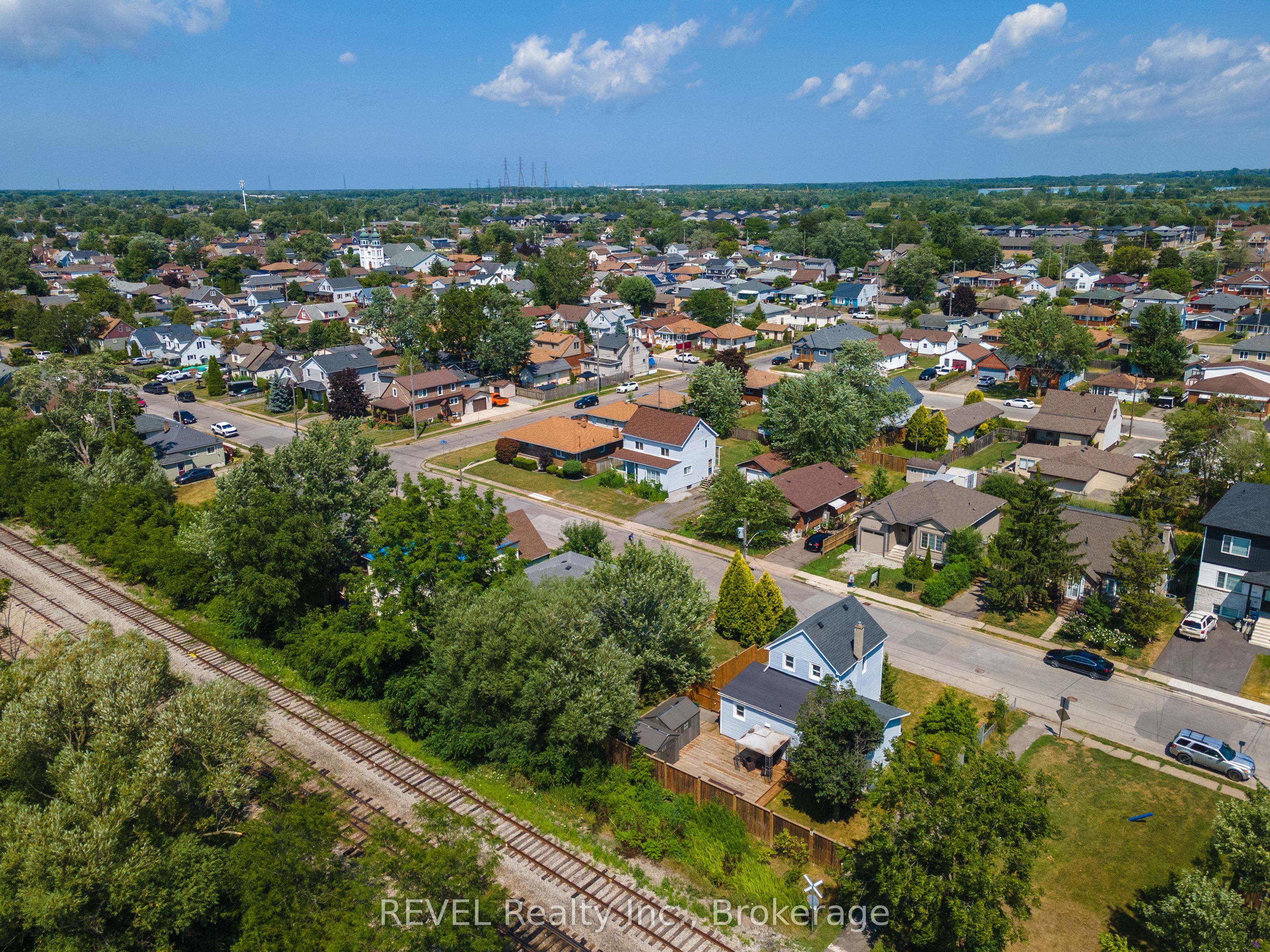 650 Deere Street Property Photo 26