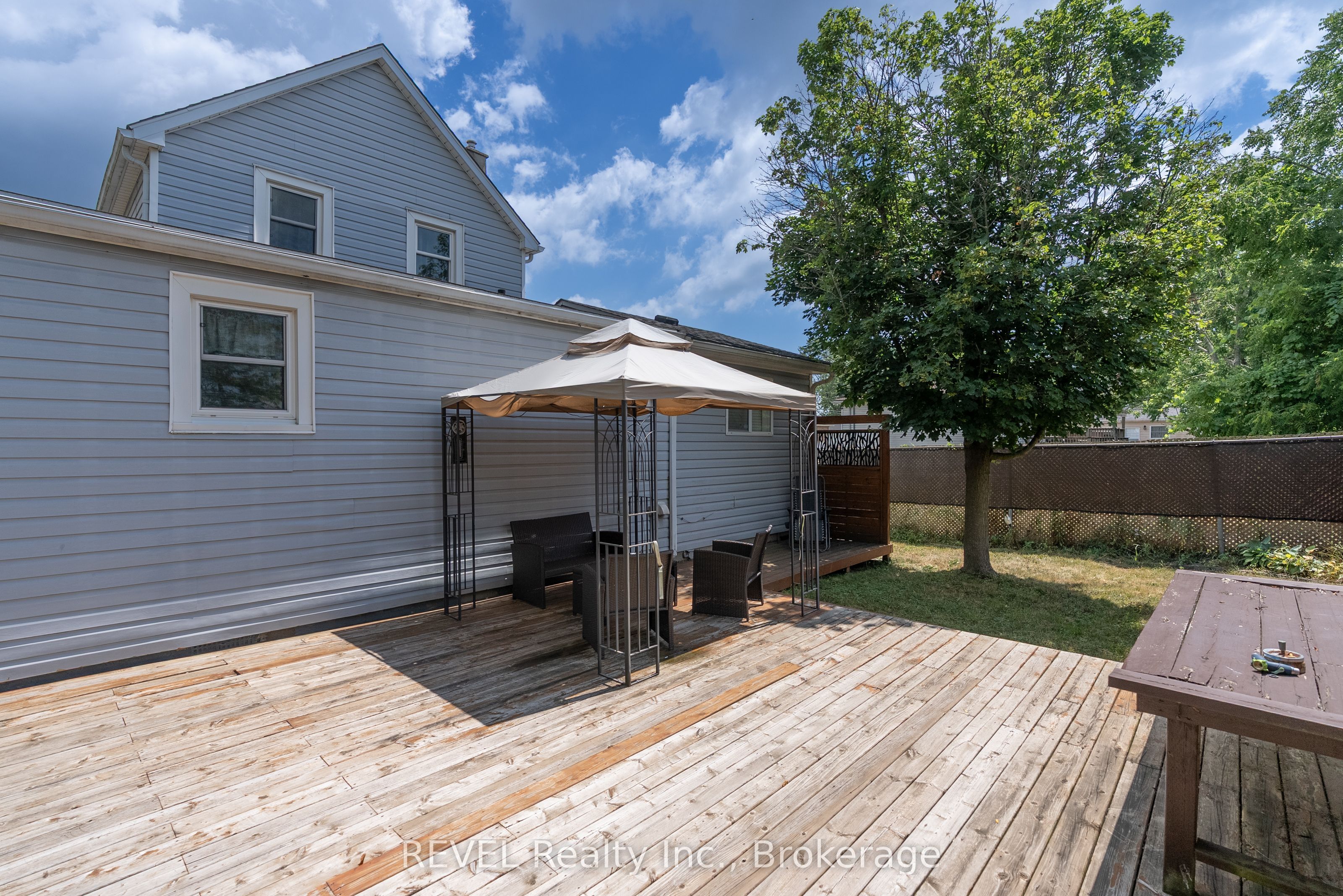 650 Deere Street Property Photo 34