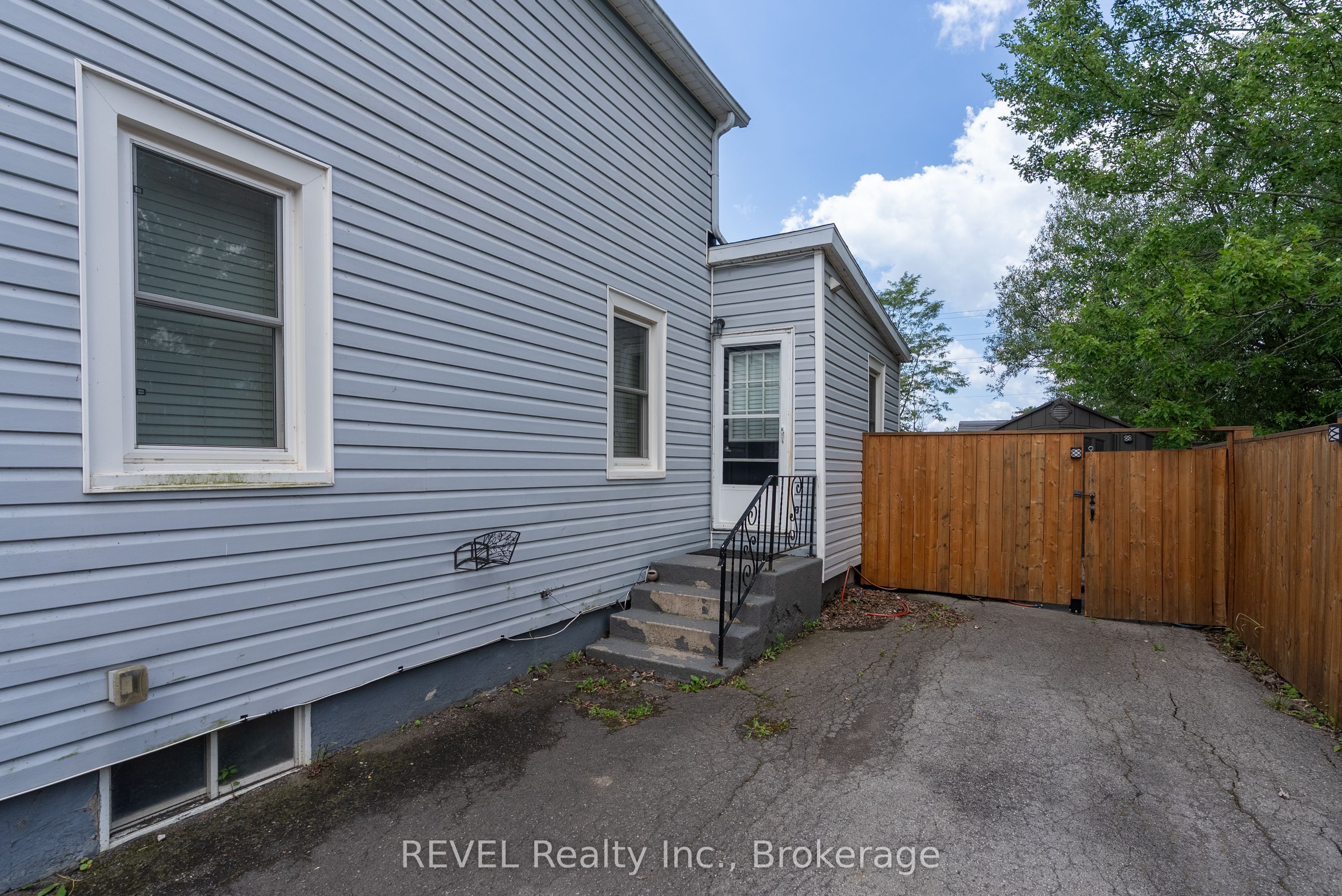 650 Deere Street Property Photo 38