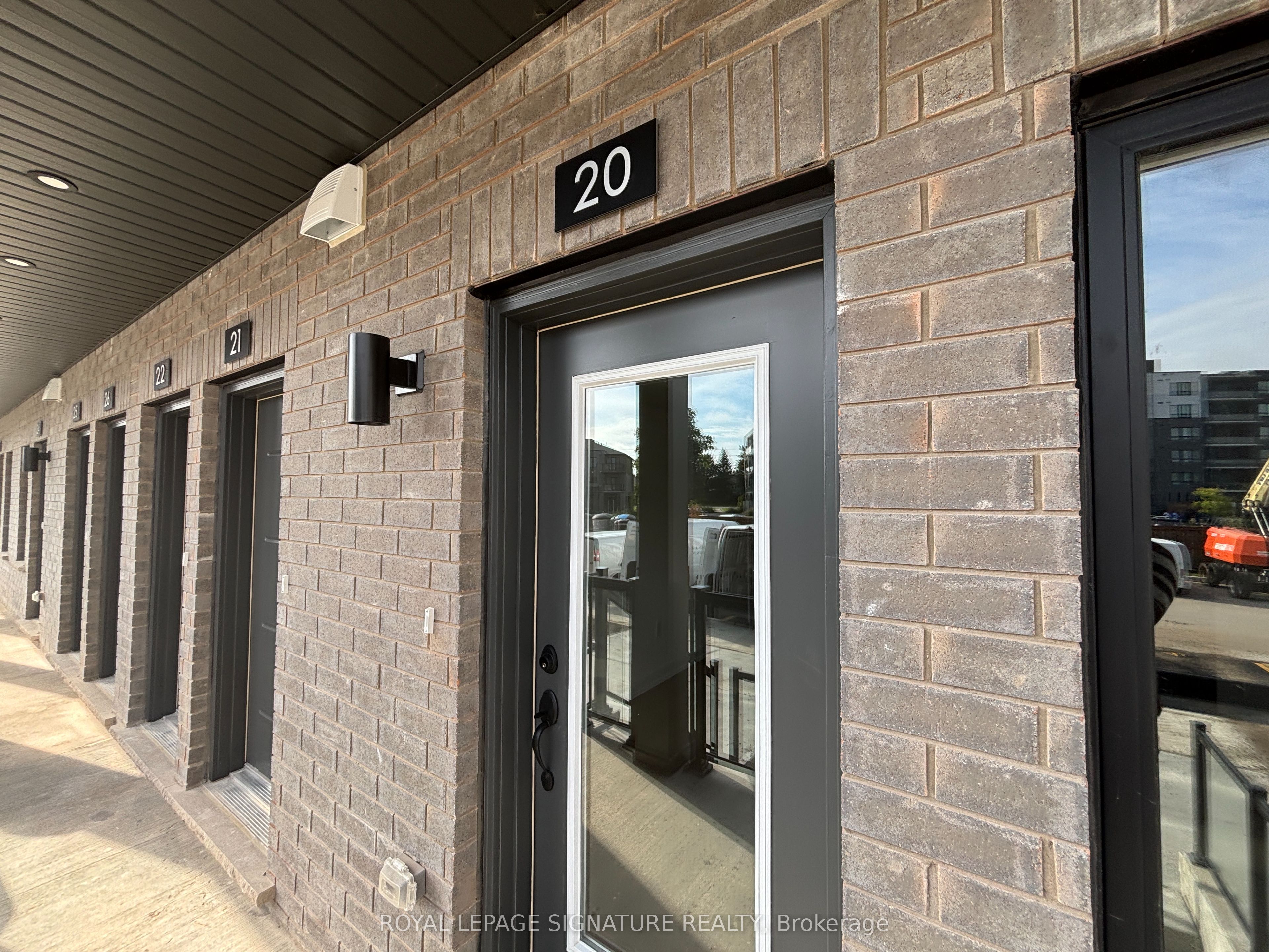 42 Lowes Road W 20 Property Photo 1