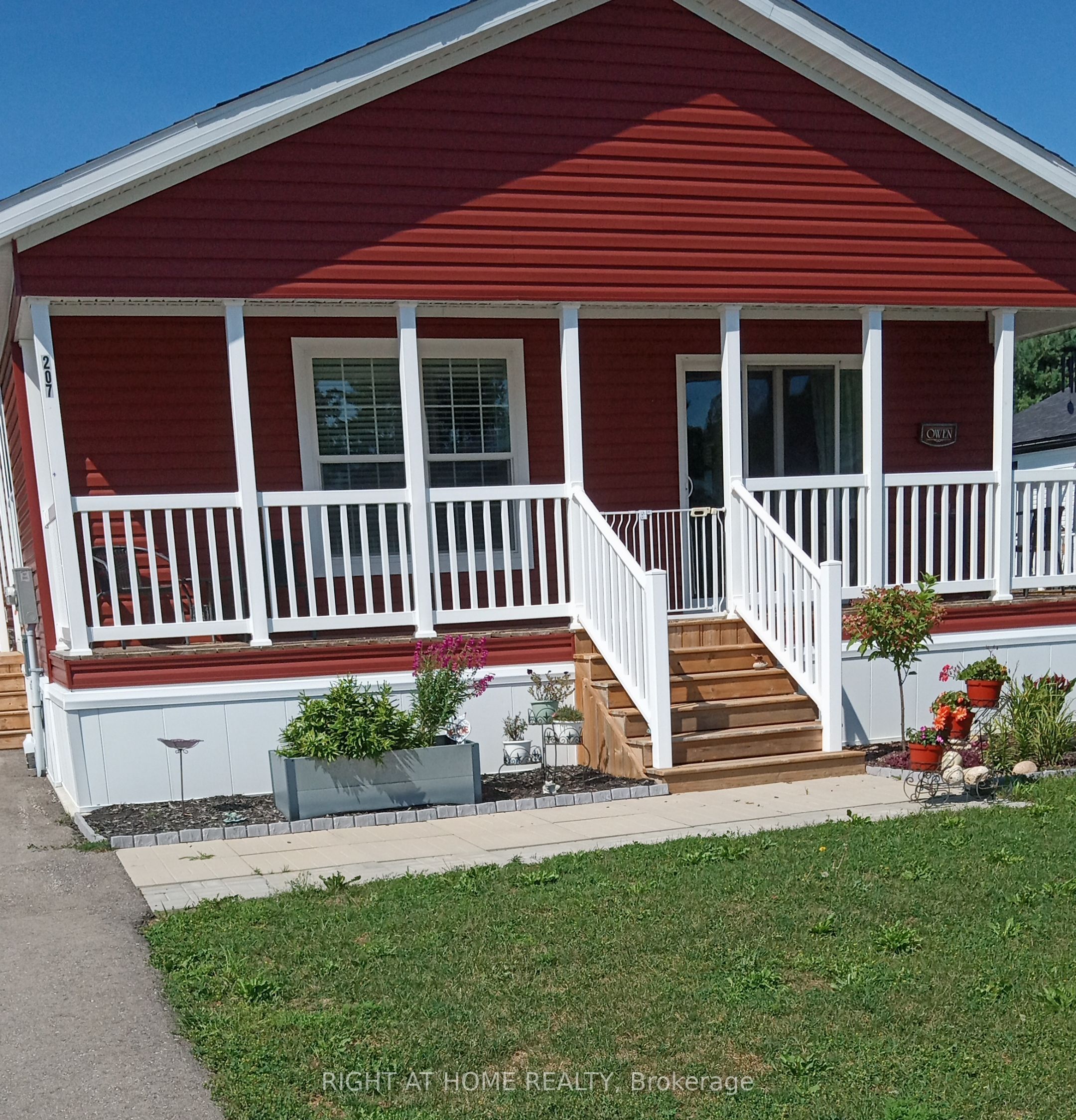207 Spruce Street Property Photo 1