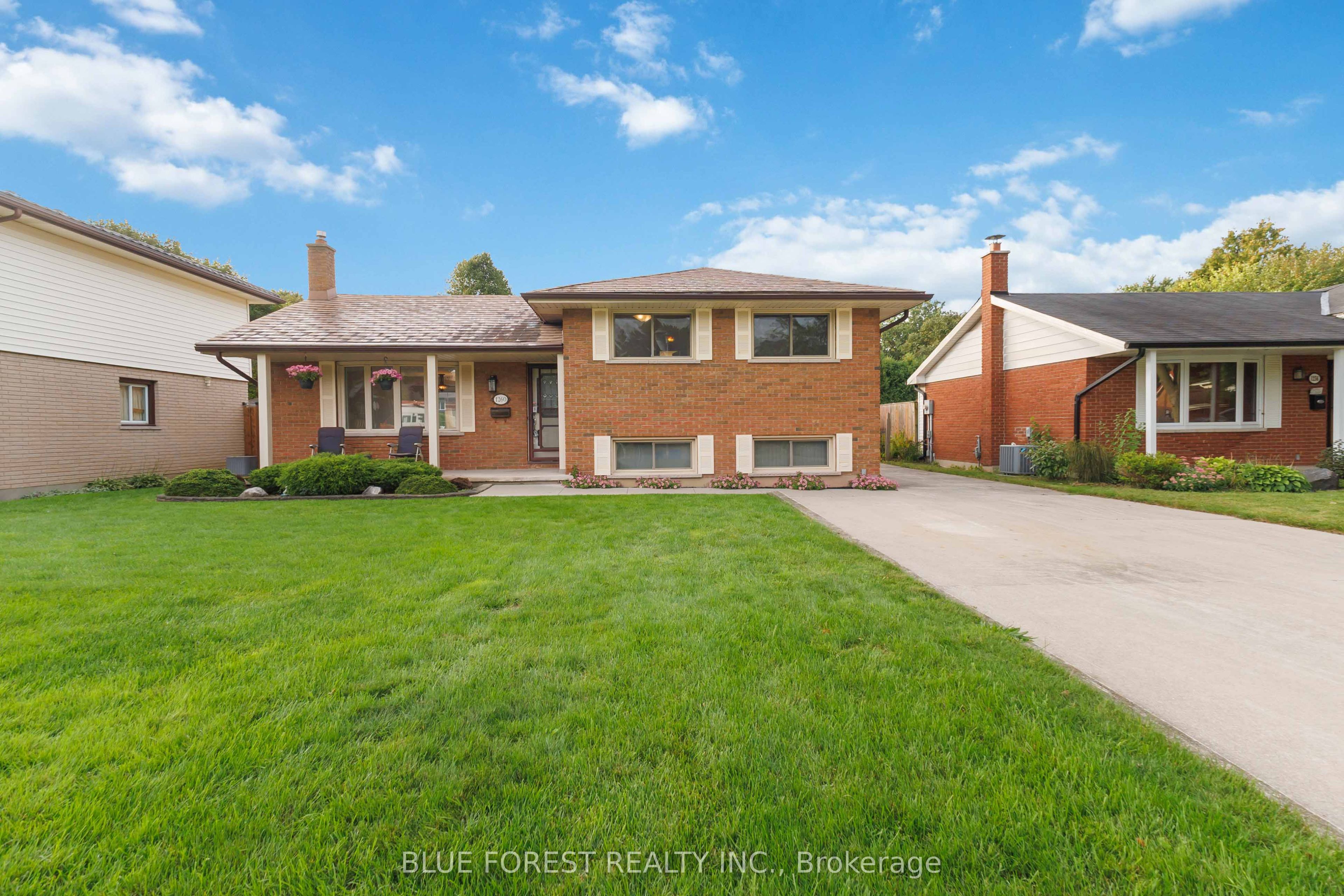 1260 Victoria Drive