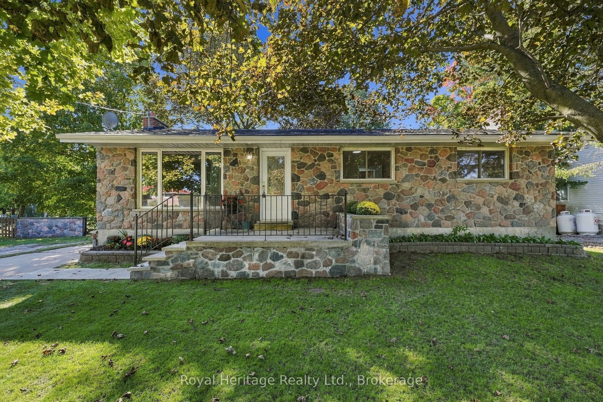 8074 Tinkerville Road Property Photo 1