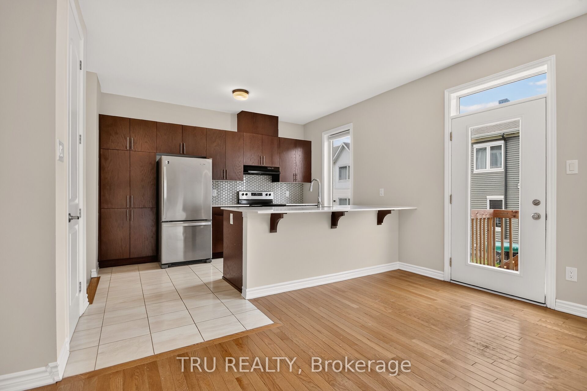4126 Obsidian Street Property Photo 5