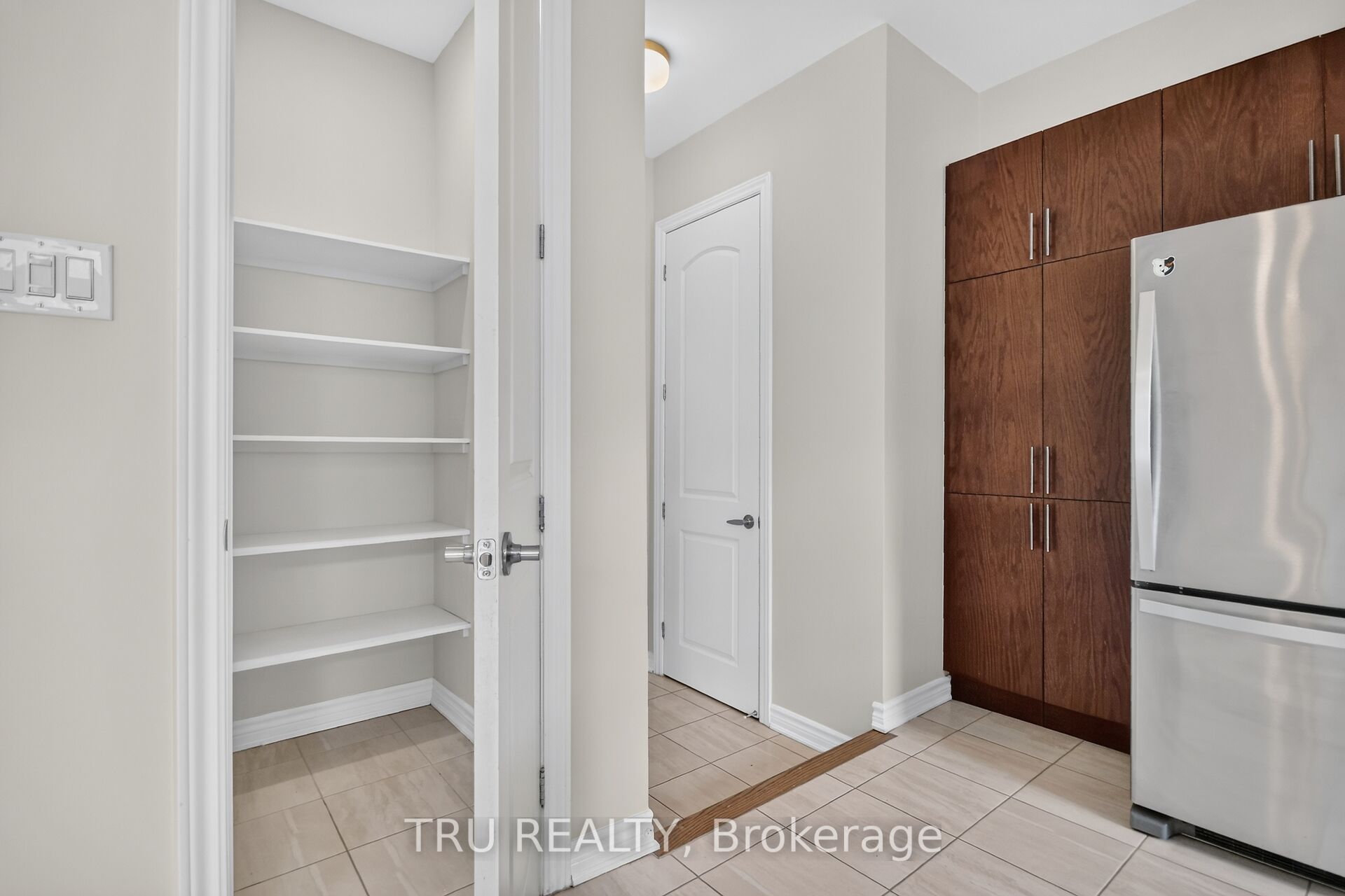 4126 Obsidian Street Property Photo 6