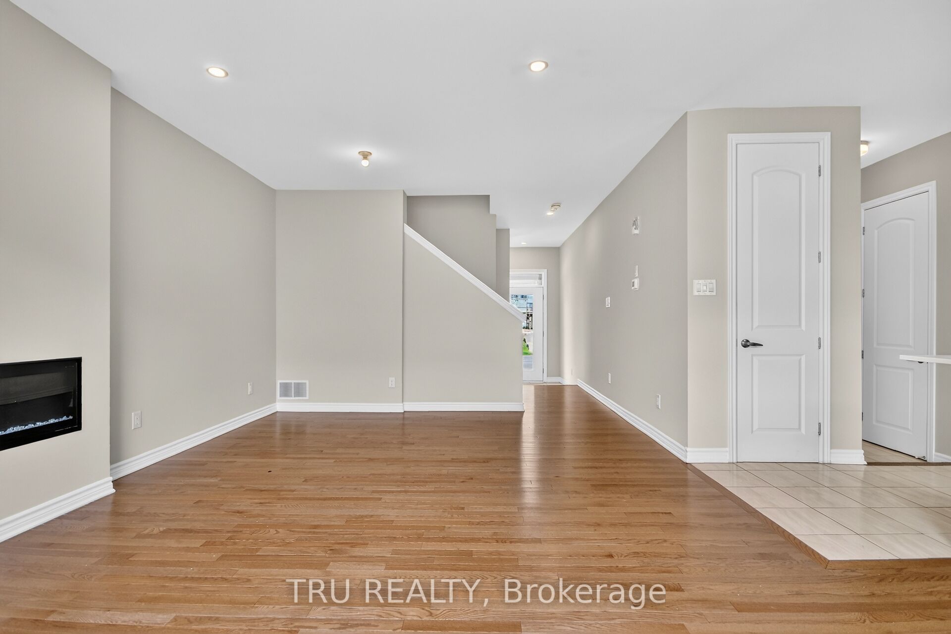 4126 Obsidian Street Property Photo 8