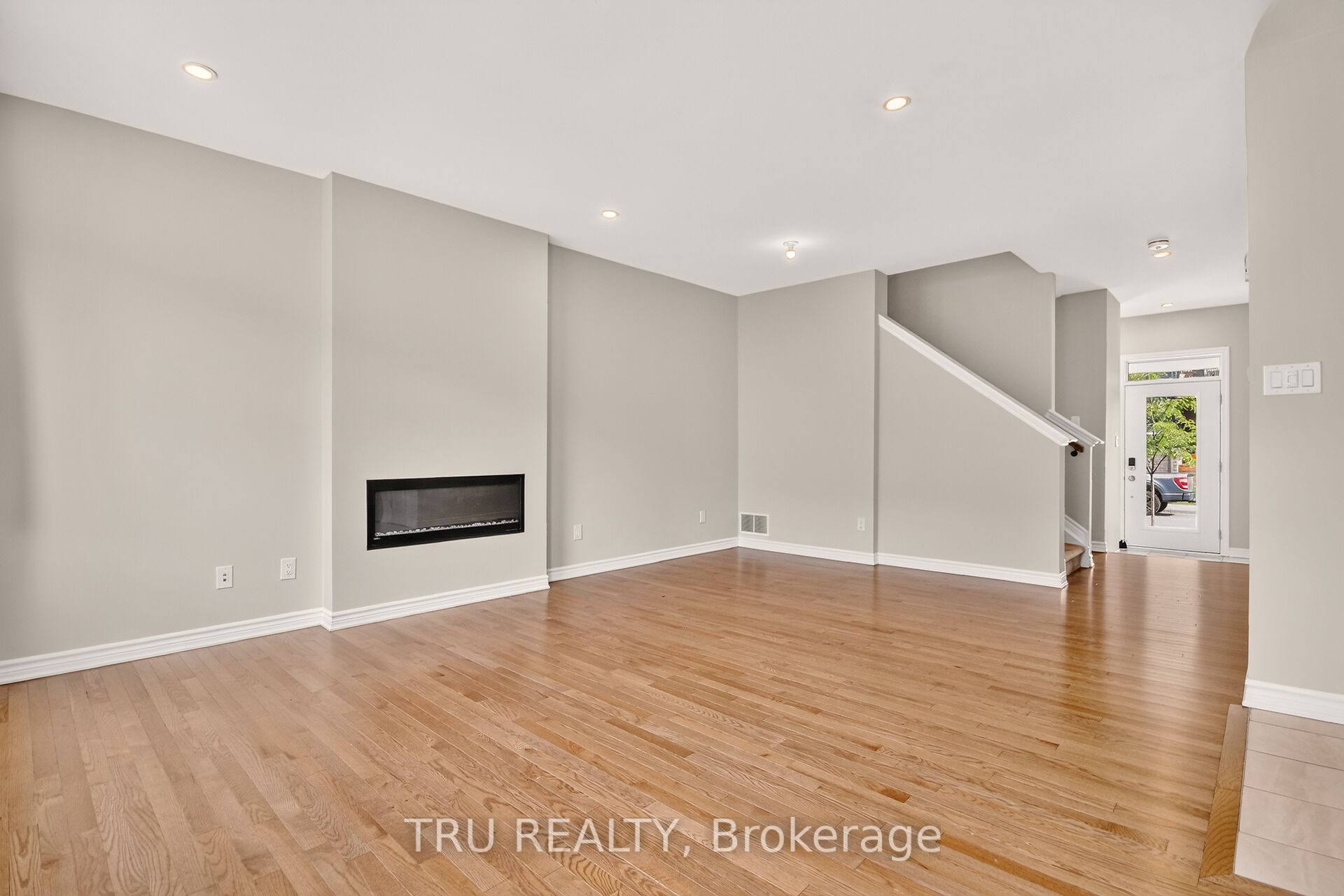 4126 Obsidian Street Property Photo 9
