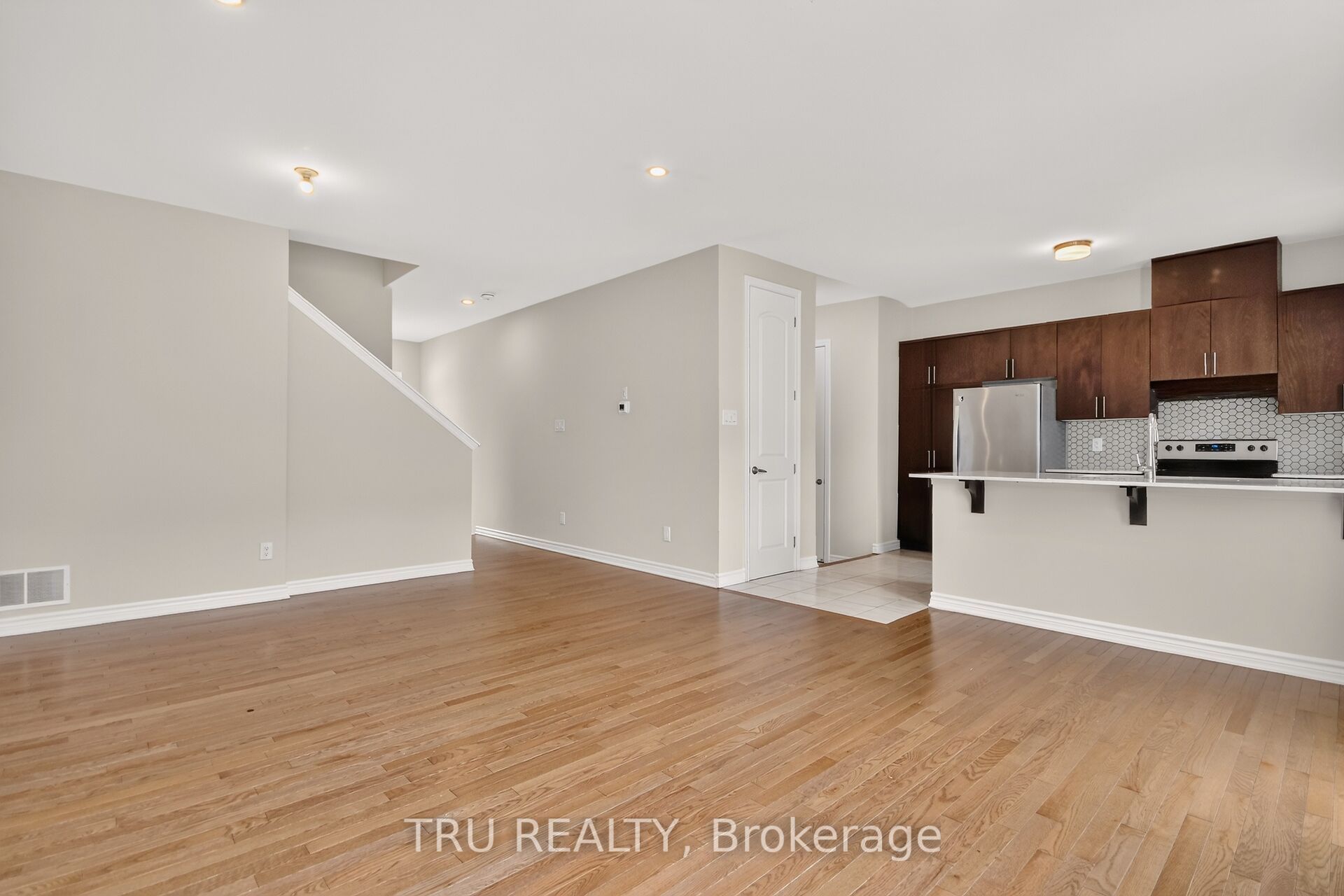 4126 Obsidian Street Property Photo 11