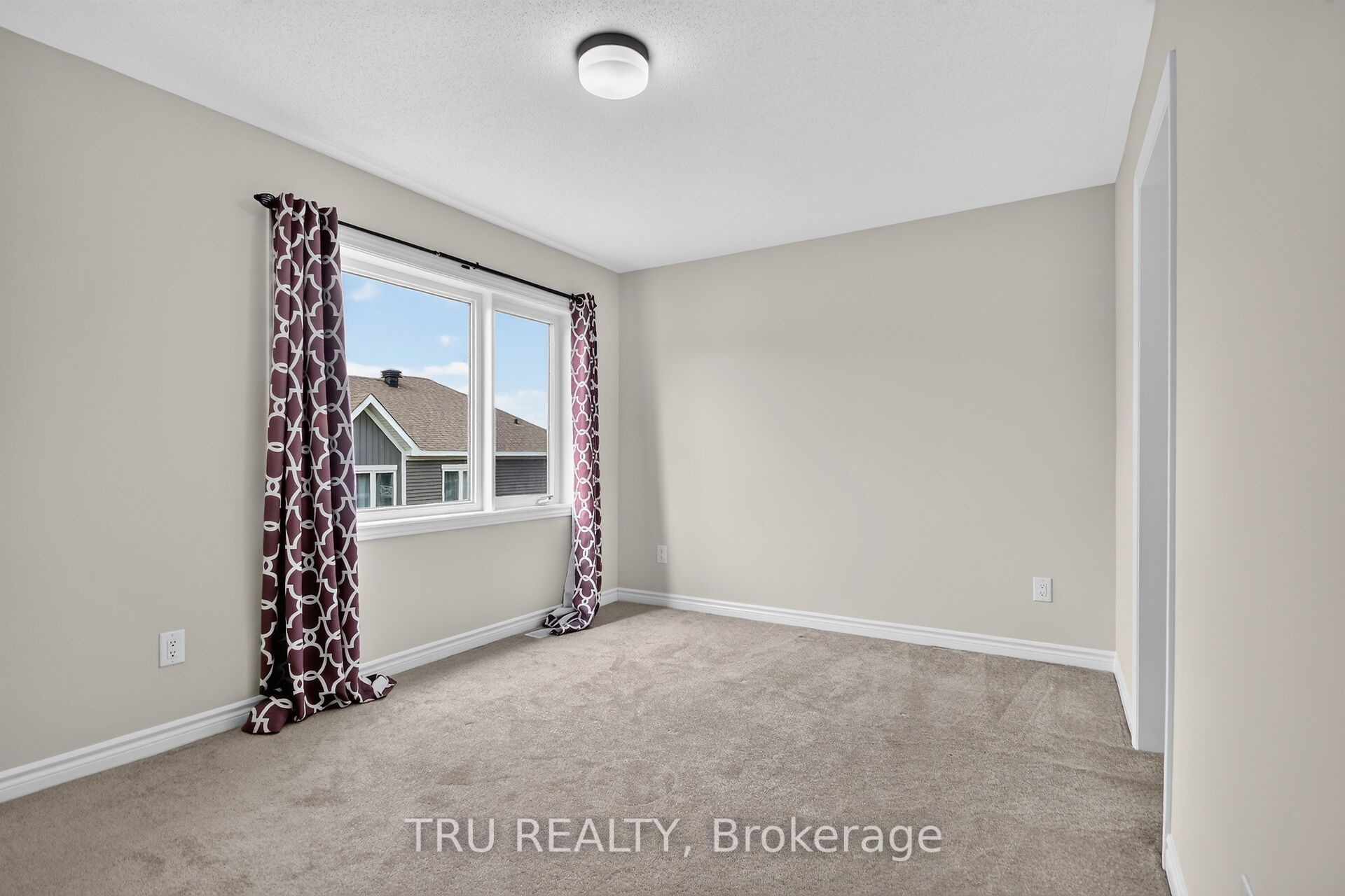 4126 Obsidian Street Property Photo 13