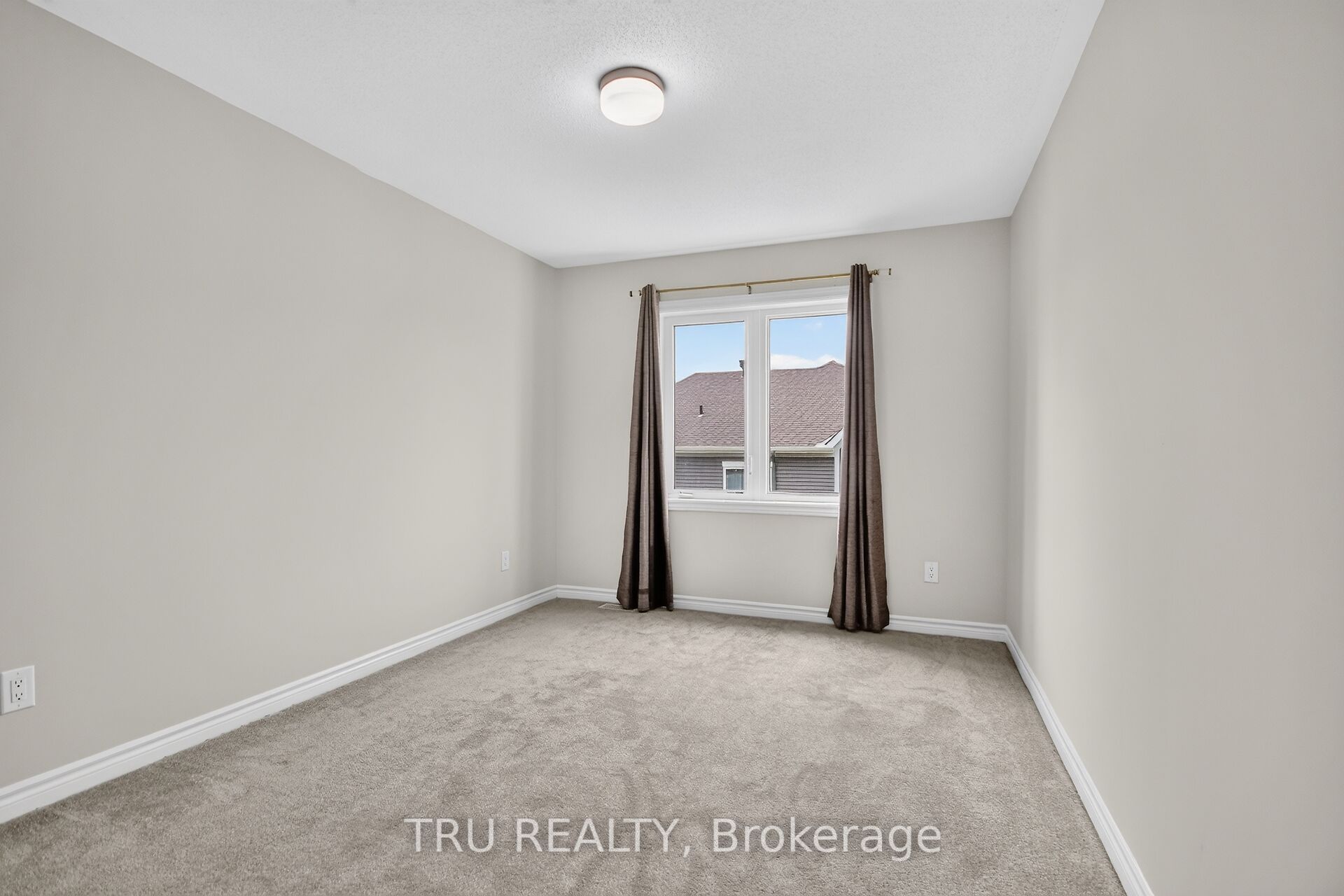 4126 Obsidian Street Property Photo 16