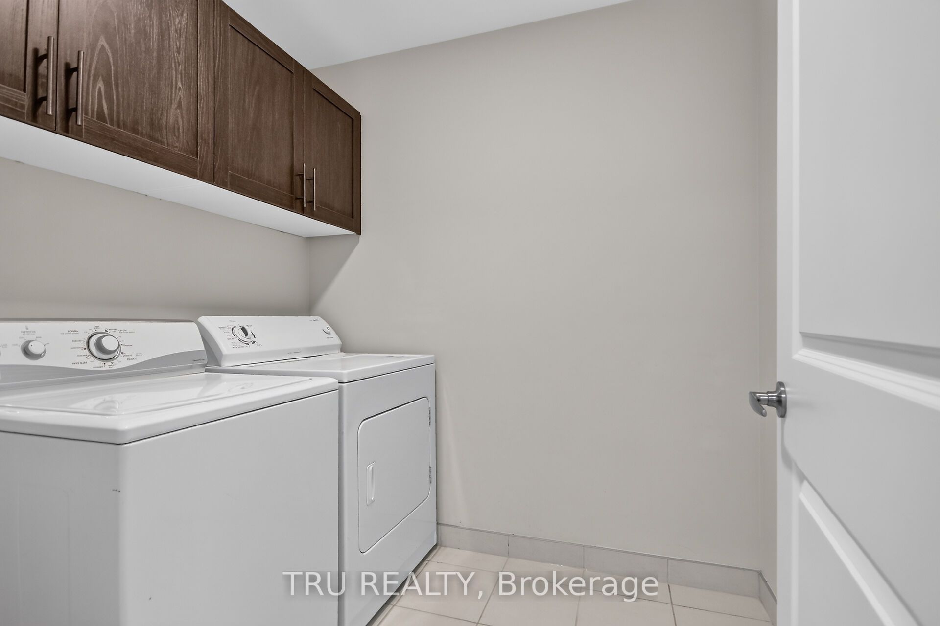 4126 Obsidian Street Property Photo 18